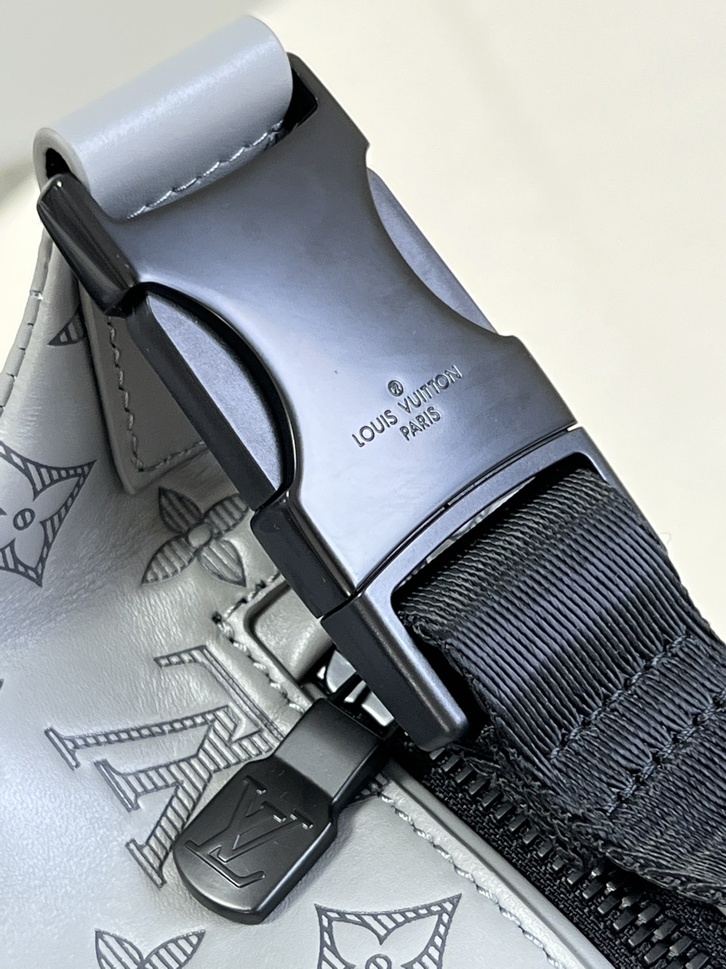 LV M46108 DISCOVERY一比一高仿腰包¥1480.00-頂級1:1精品高仿包包香港台灣批發價格推薦微信哪裡買