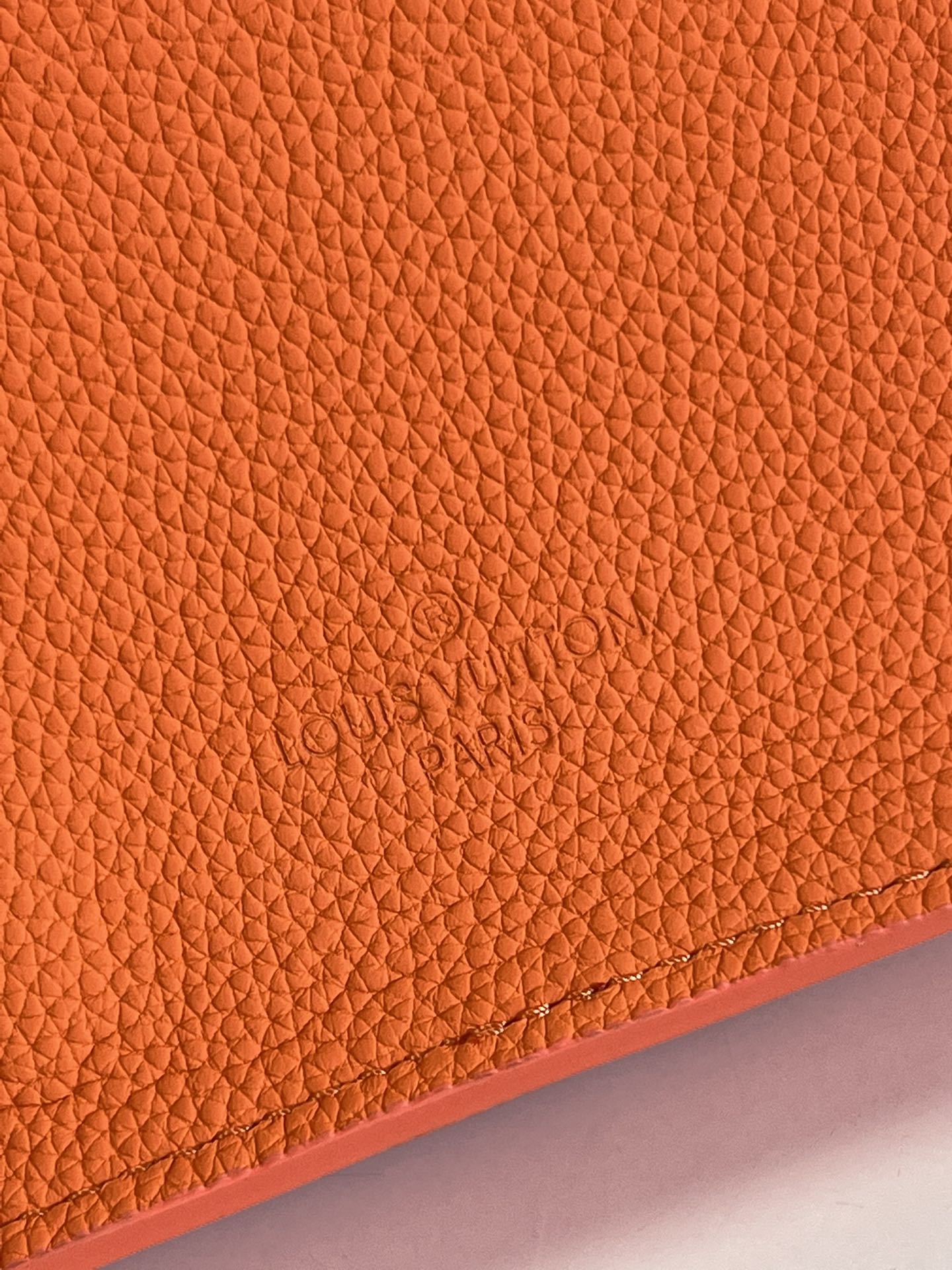 LV Aerogram牛皮New Sling 胸包 M59625¥1480.00-頂級1:1精品高仿包包香港台灣批發價格推薦微信哪裡買