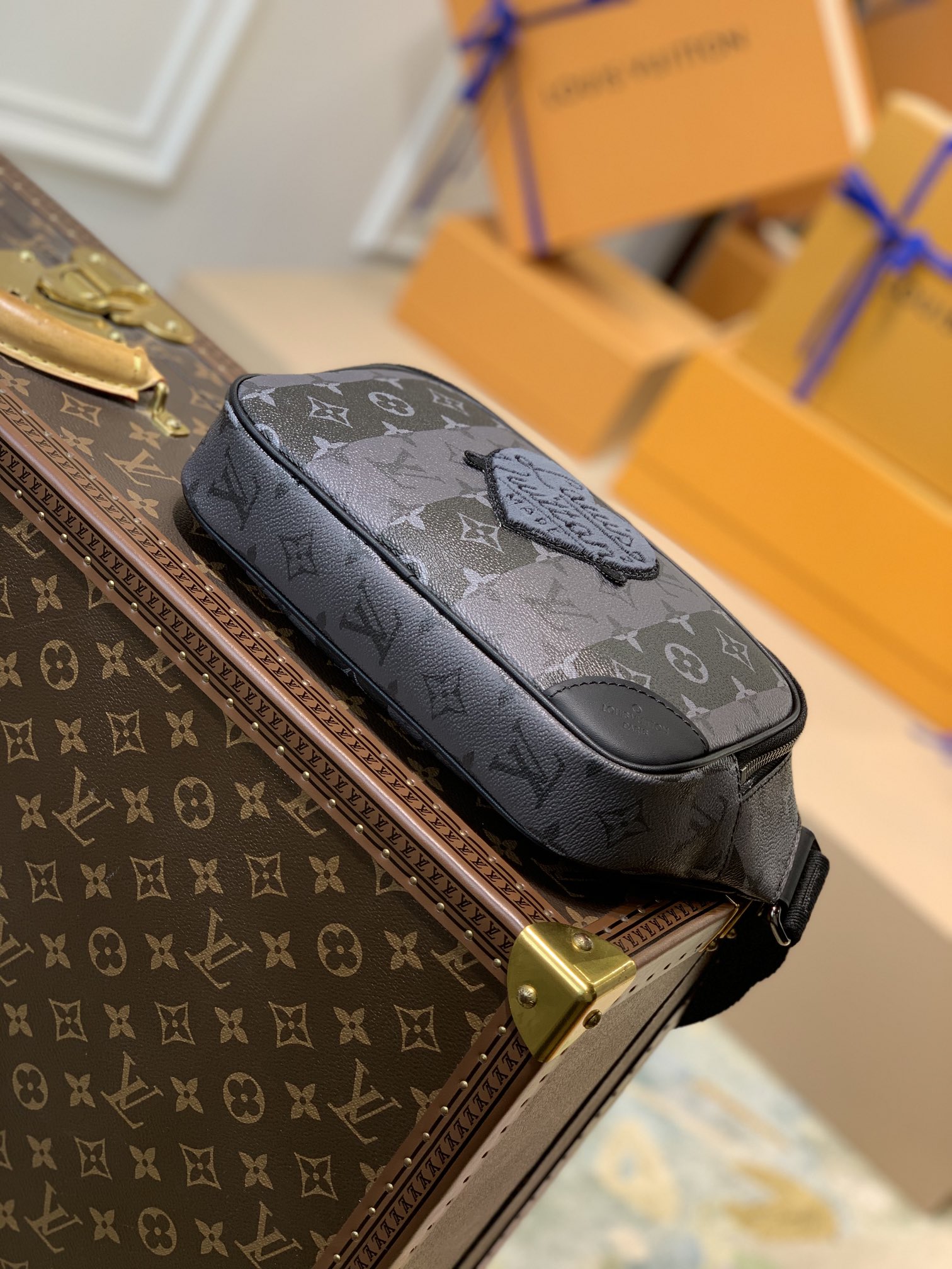 Louis Vuitton LV New Sling Bag 字樣心形貼飾腰包 M59338¥1480.00-頂級1:1精品高仿包包香港台灣批發價格推薦微信哪裡買