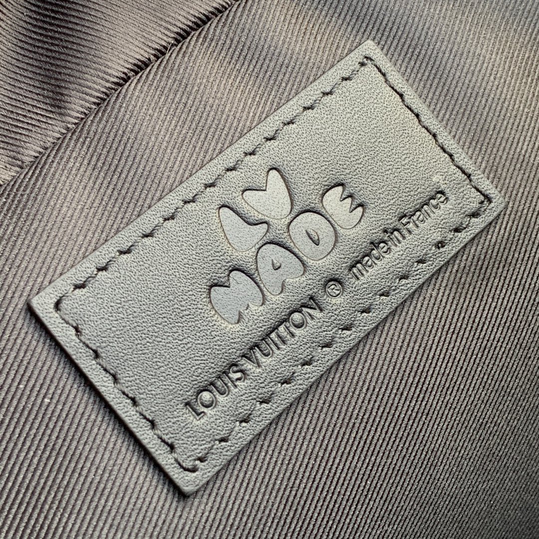 Louis Vuitton LV New Sling Bag 字樣心形貼飾腰包 M59338¥1480.00-頂級1:1精品高仿包包香港台灣批發價格推薦微信哪裡買