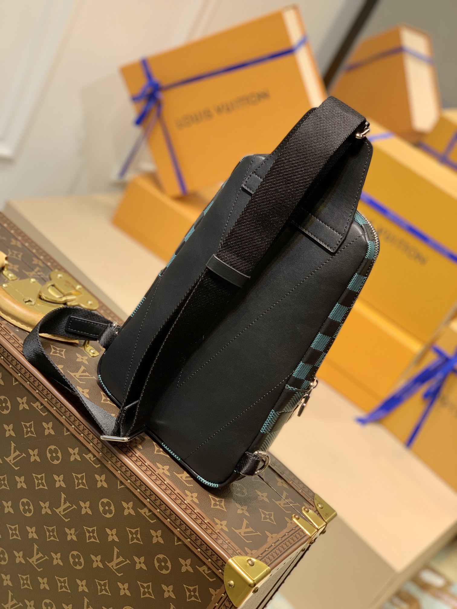 Louis Vuitton LV Avenue Slingbag N50038水綠色頂級原單包¥1380.00-頂級1:1精品高仿包包香港台灣批發價格推薦微信哪裡買