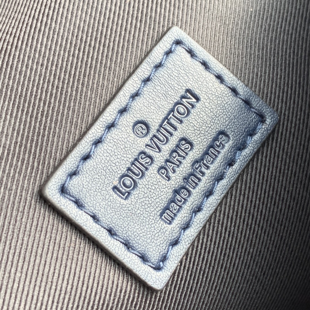 Louis Vuitton LV Discovery 原單腰包 M45729藍色¥1380.00-頂級1:1精品高仿包包香港台灣批發價格推薦微信哪裡買