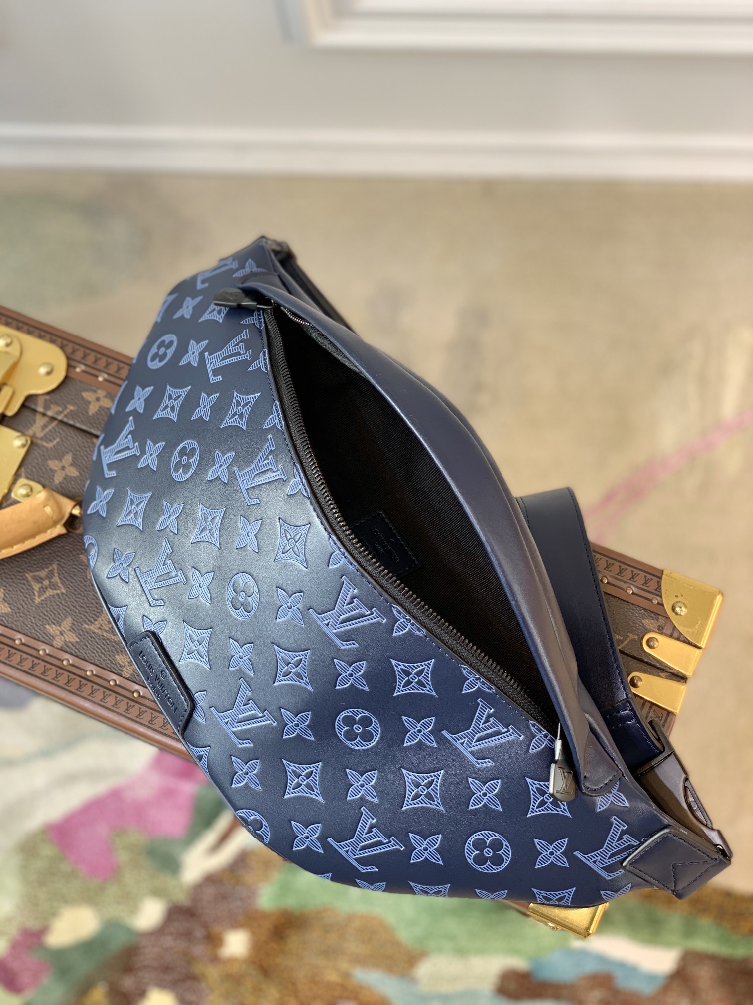 Louis Vuitton LV Discovery 原單腰包 M45729藍色¥1380.00-頂級1:1精品高仿包包香港台灣批發價格推薦微信哪裡買