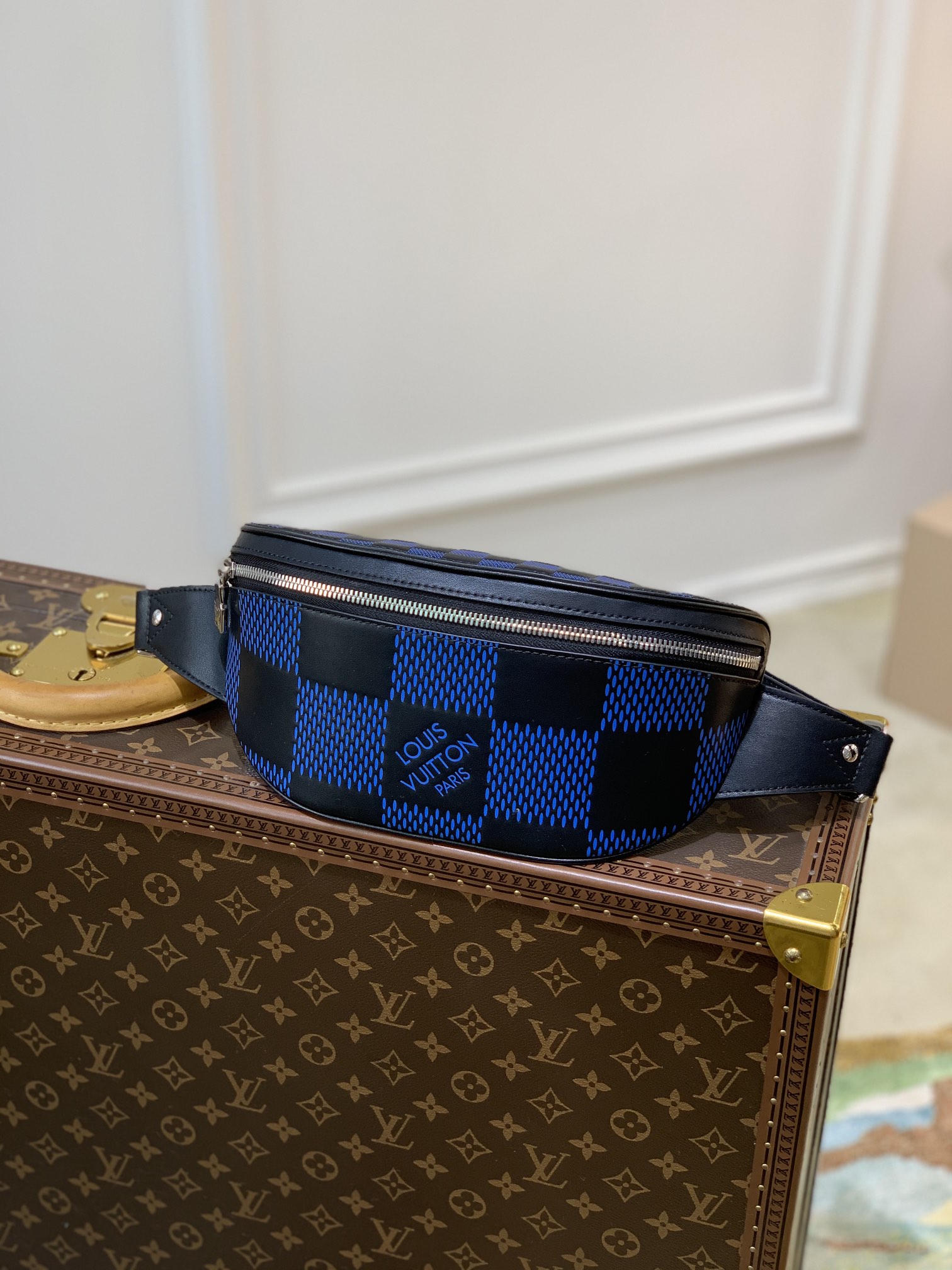 Louis Vuitton LV Campus 腰包 N50022海軍藍¥1,280.00-頂級1:1精品高仿包包香港台灣批發價格推薦微信哪裡買
