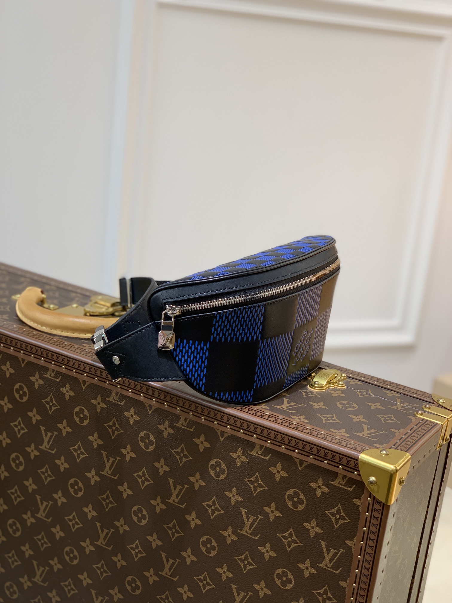 Louis Vuitton LV Campus 腰包 N50022海軍藍¥1,280.00-頂級1:1精品高仿包包香港台灣批發價格推薦微信哪裡買