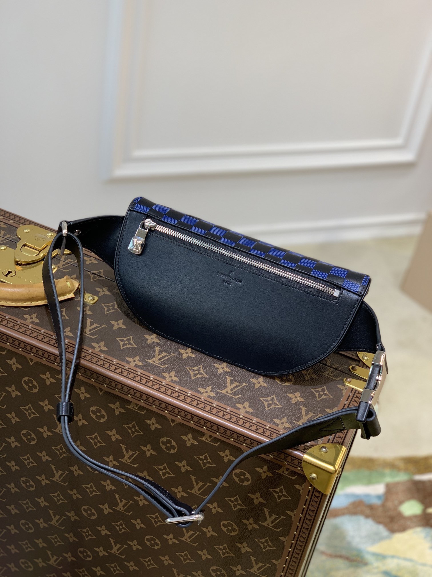 Louis Vuitton LV Campus 腰包 N50022海軍藍¥1,280.00-頂級1:1精品高仿包包香港台灣批發價格推薦微信哪裡買