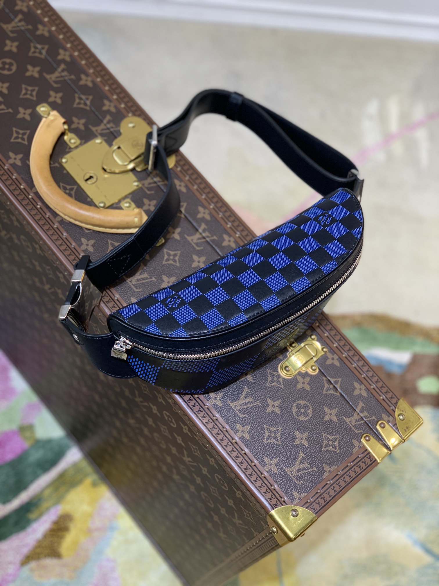 Louis Vuitton LV Campus 腰包 N50022海軍藍¥1,280.00-頂級1:1精品高仿包包香港台灣批發價格推薦微信哪裡買