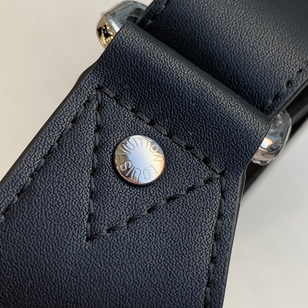 Louis Vuitton LV Campus 腰包 N50022海軍藍¥1,280.00-頂級1:1精品高仿包包香港台灣批發價格推薦微信哪裡買