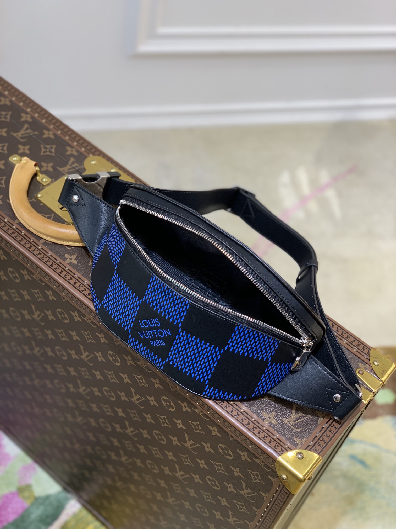 Louis Vuitton LV Campus 腰包 N50022海軍藍¥1,280.00-頂級1:1精品高仿包包香港台灣批發價格推薦微信哪裡買