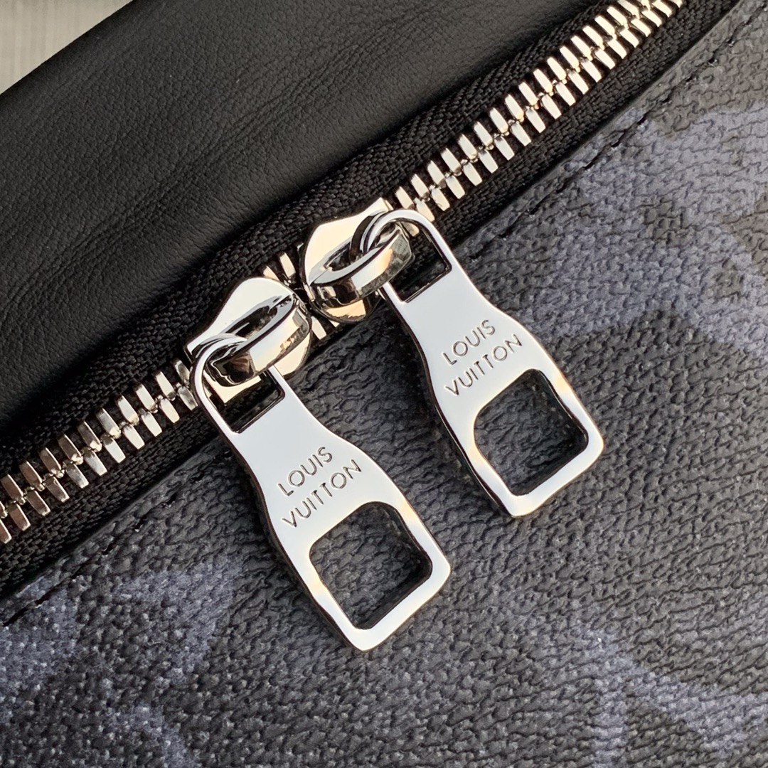 Louis Vuitton LV Discovery 腰包 M57276¥1,480.00-頂級1:1精品高仿包包香港台灣批發價格推薦微信哪裡買