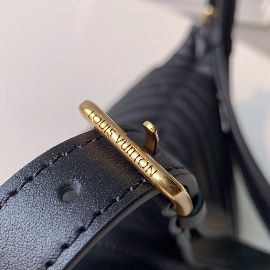 Louis Vuitton單肩背包斜挎包 LV腰包 Black New Wave Bum Bag M53750¥1,480.00-頂級1:1精品高仿包包香港台灣批發價格推薦微信哪裡買