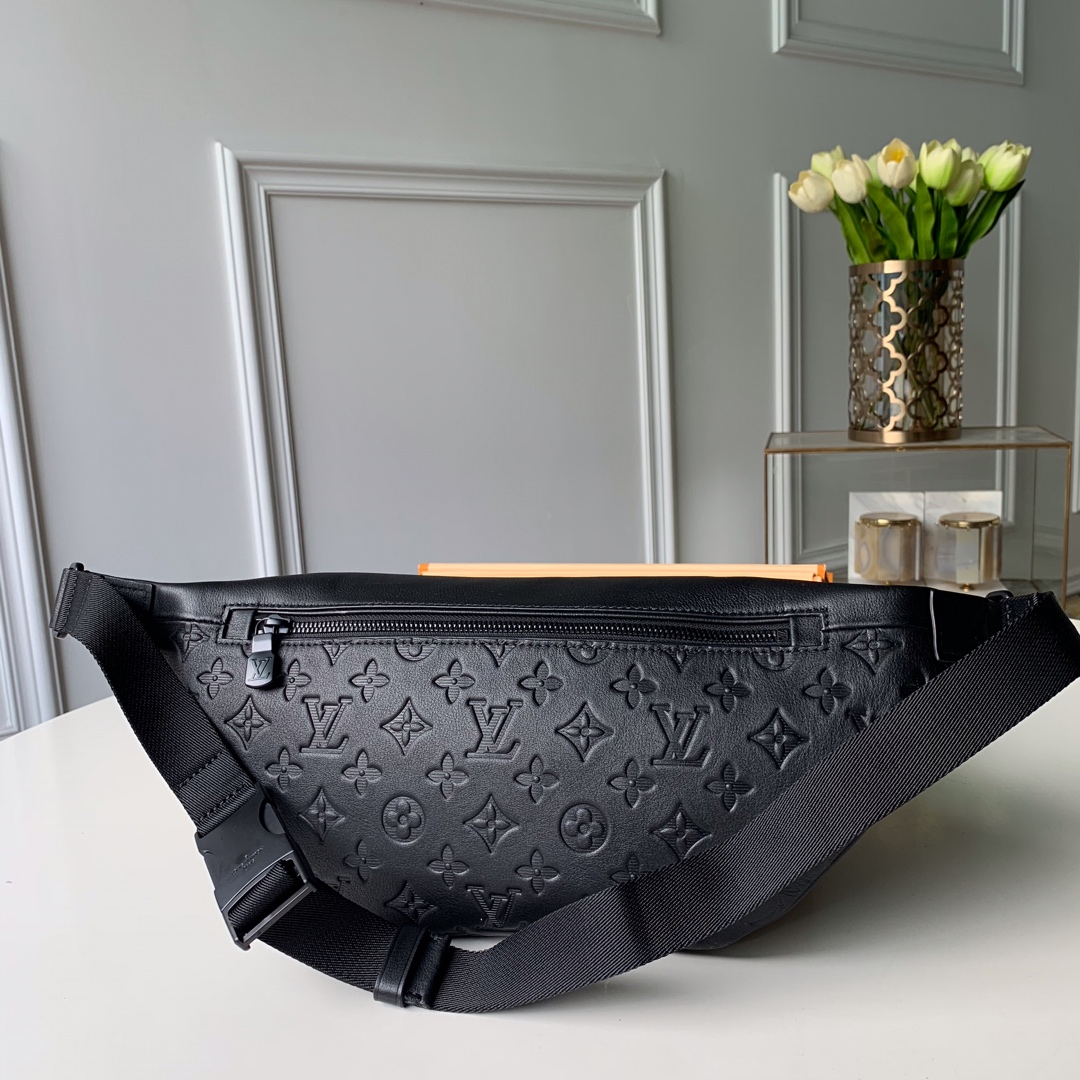Louis Vuitton腰包 LV斜挎包 Discovery Bumbag M44388肩背包¥1,480.00-頂級1:1精品高仿包包香港台灣批發價格推薦微信哪裡買