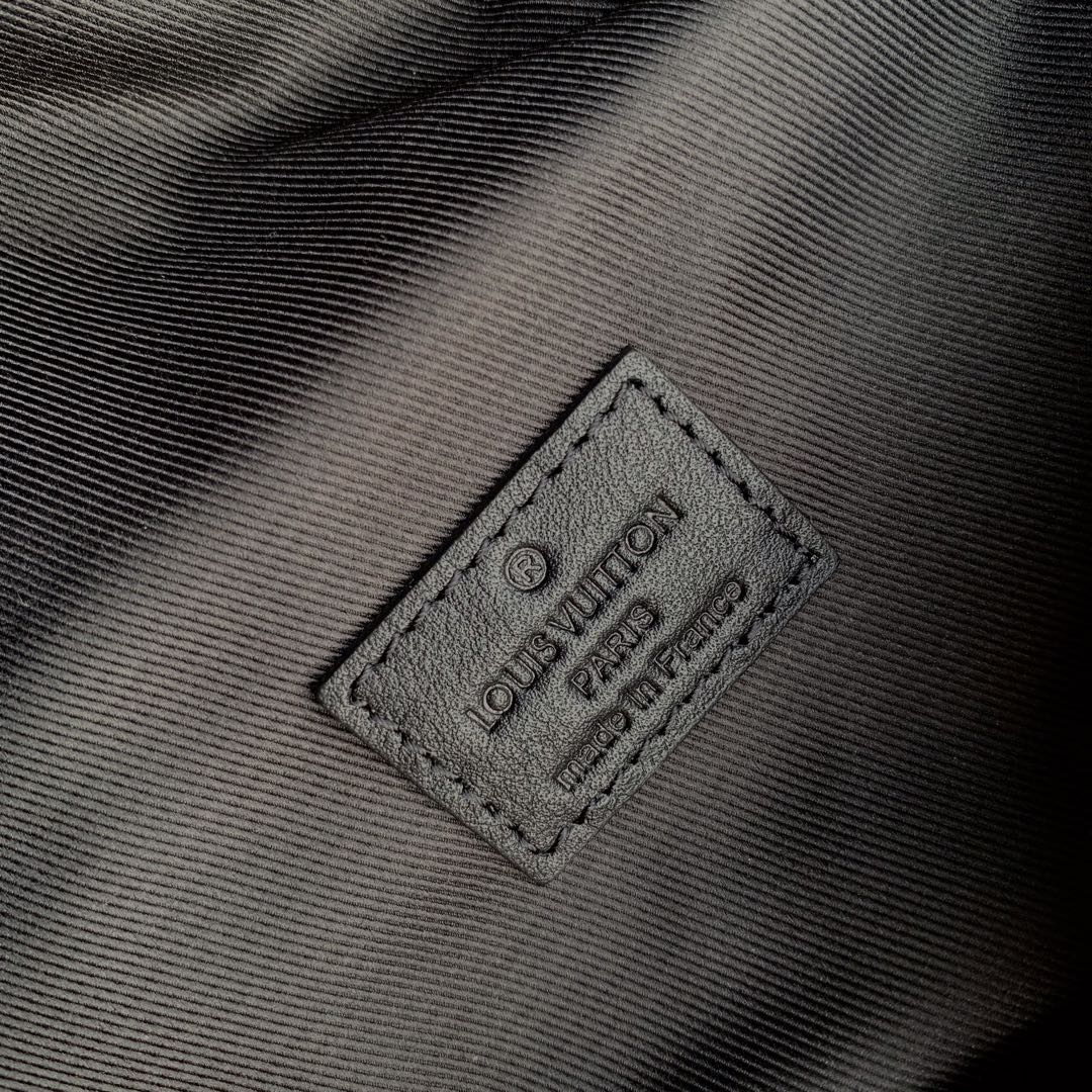 Louis Vuitton腰包 LV斜挎包 Discovery Bumbag M44388肩背包¥1,480.00-頂級1:1精品高仿包包香港台灣批發價格推薦微信哪裡買