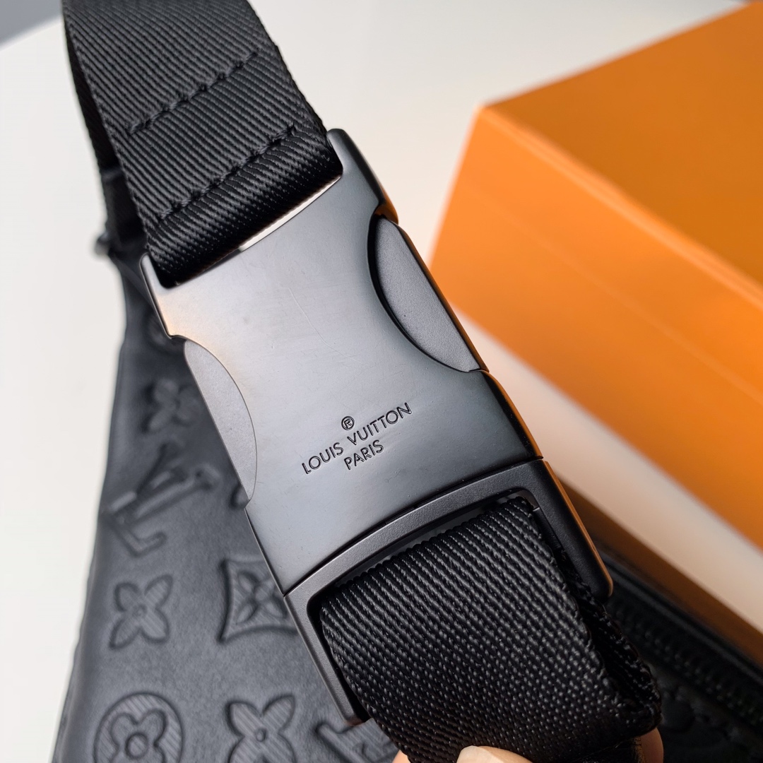 Louis Vuitton腰包 LV斜挎包 Discovery Bumbag M44388肩背包¥1,480.00-頂級1:1精品高仿包包香港台灣批發價格推薦微信哪裡買