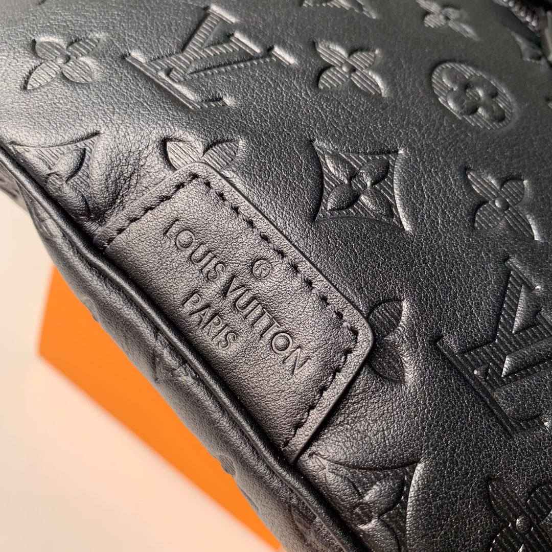 Louis Vuitton腰包 LV斜挎包 Discovery Bumbag M44388肩背包¥1,480.00-頂級1:1精品高仿包包香港台灣批發價格推薦微信哪裡買