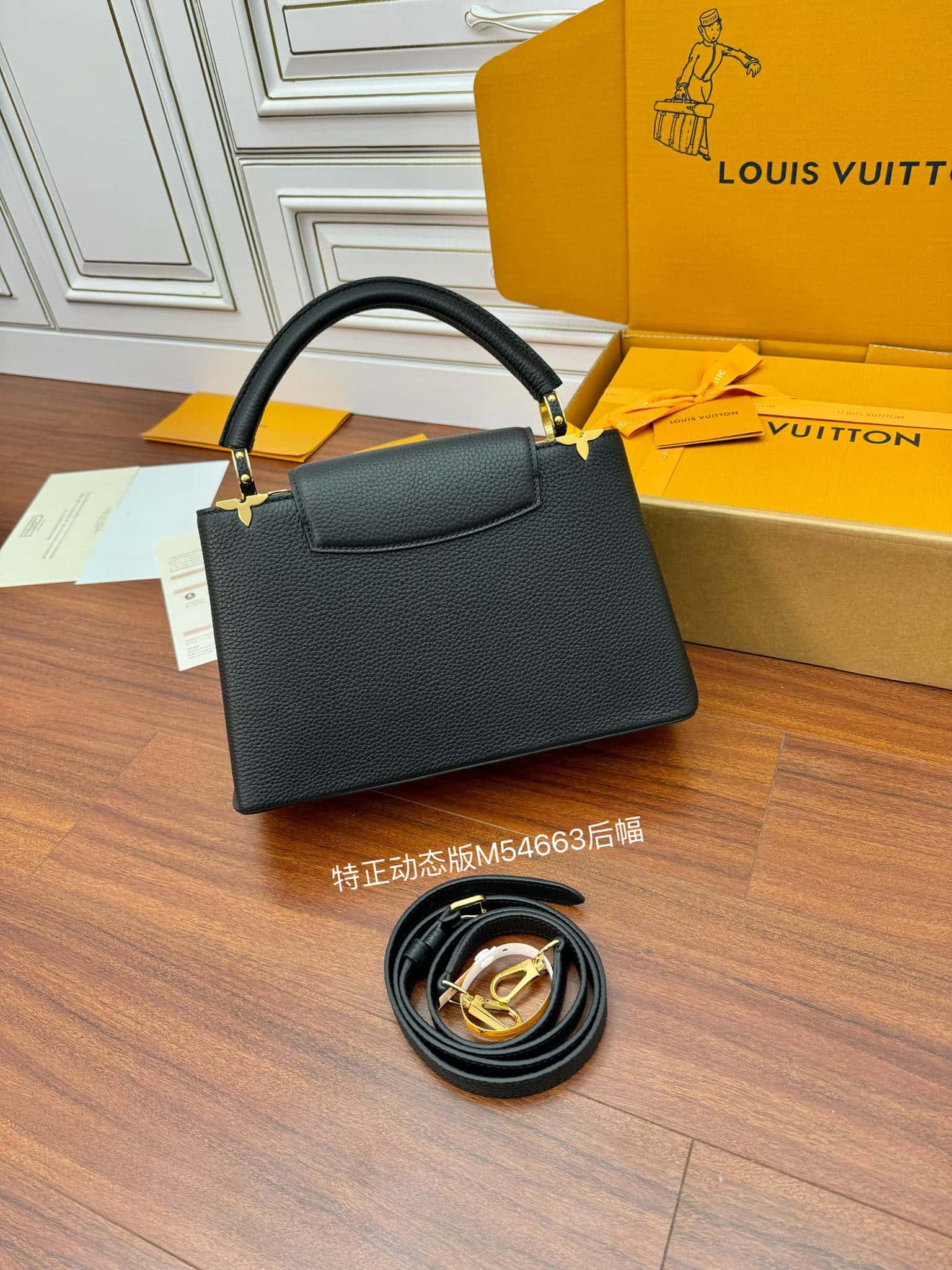 LV M54663特正版 Capucines 中號手袋¥3,480.00-頂級1:1精品高仿包包香港台灣批發價格推薦微信哪裡買