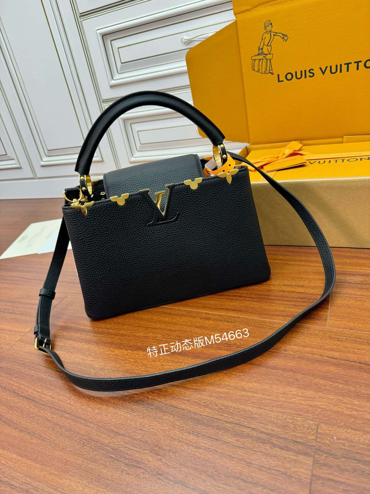 LV M54663特正版 Capucines 中號手袋¥3,480.00-頂級1:1精品高仿包包香港台灣批發價格推薦微信哪裡買