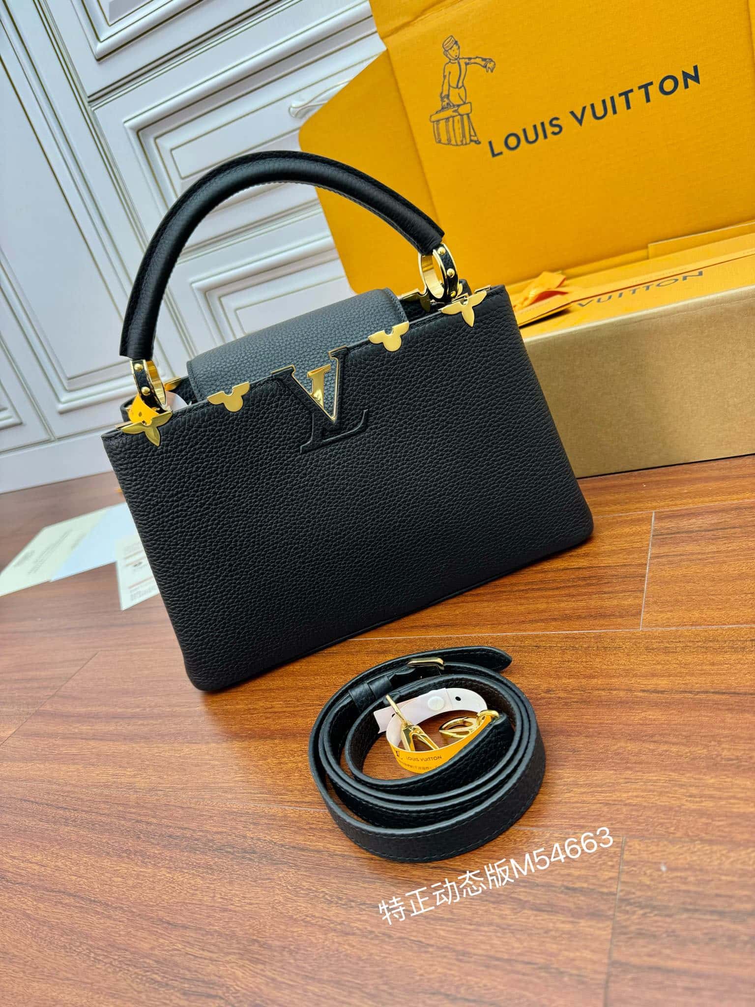 LV M54663特正版 Capucines 中號手袋¥3,480.00-頂級1:1精品高仿包包香港台灣批發價格推薦微信哪裡買