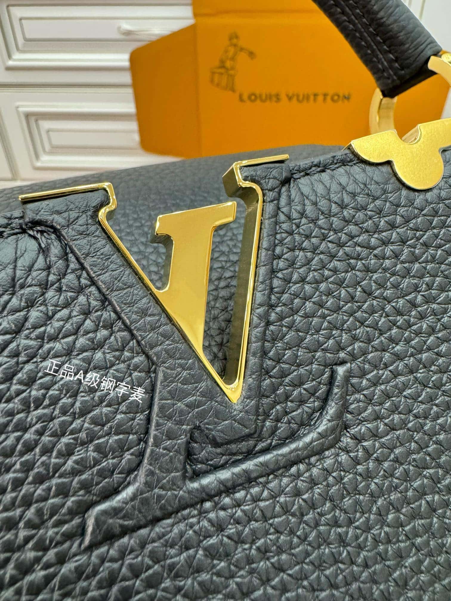 LV M54663特正版 Capucines 中號手袋¥3,480.00-頂級1:1精品高仿包包香港台灣批發價格推薦微信哪裡買