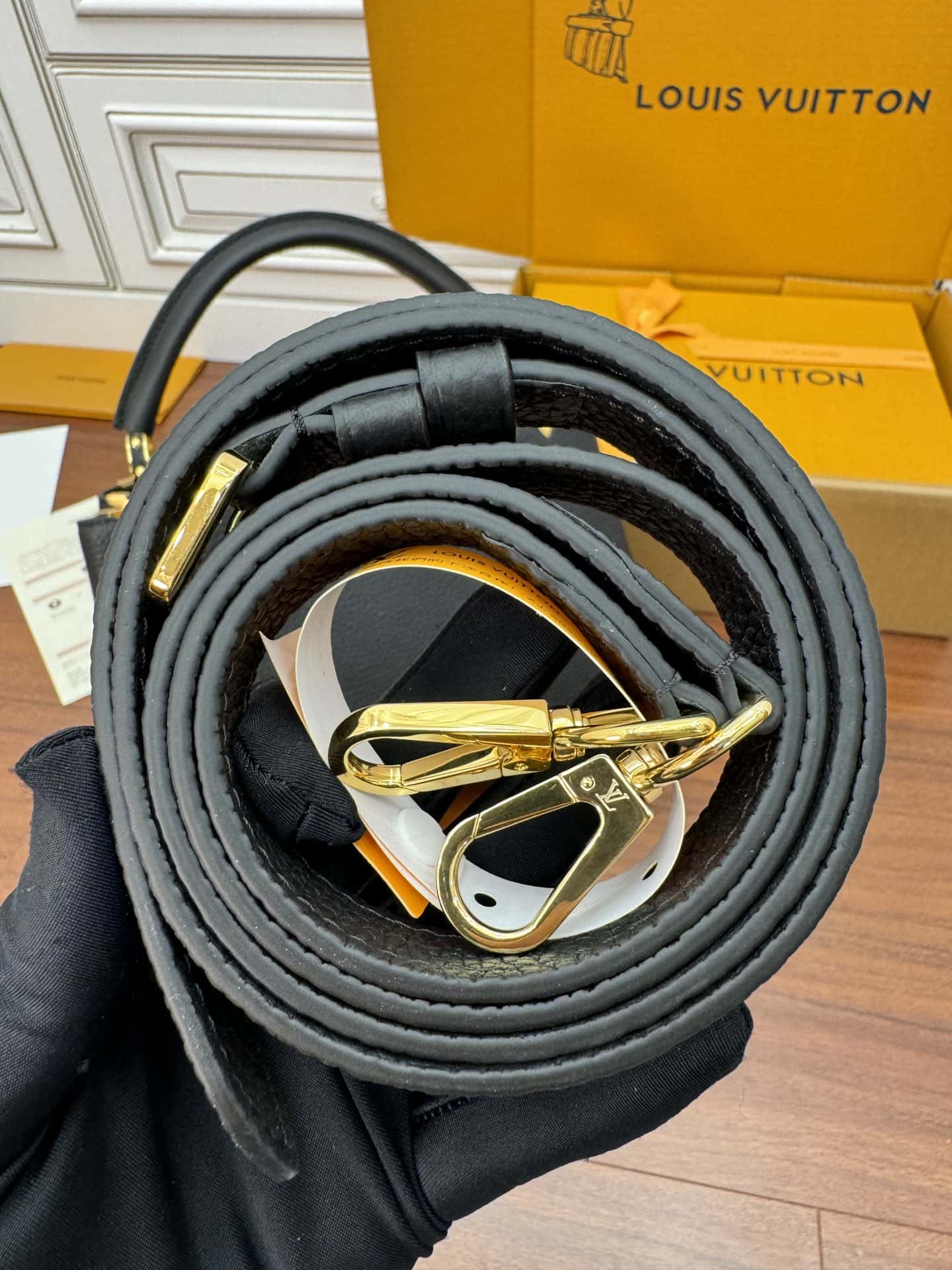 LV M54663特正版 Capucines 中號手袋¥3,480.00-頂級1:1精品高仿包包香港台灣批發價格推薦微信哪裡買