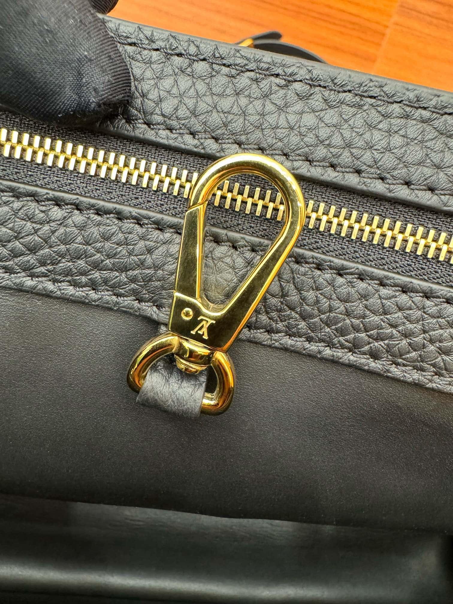 LV M54663特正版 Capucines 中號手袋¥3,480.00-頂級1:1精品高仿包包香港台灣批發價格推薦微信哪裡買