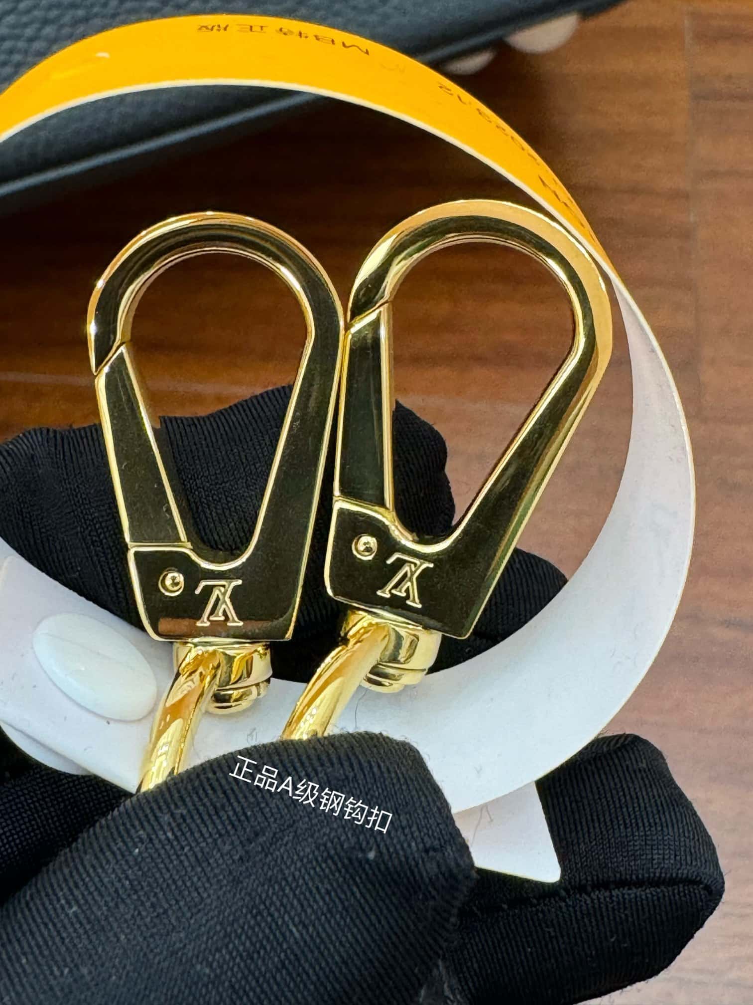 LV M54663特正版 Capucines 中號手袋¥3,480.00-頂級1:1精品高仿包包香港台灣批發價格推薦微信哪裡買