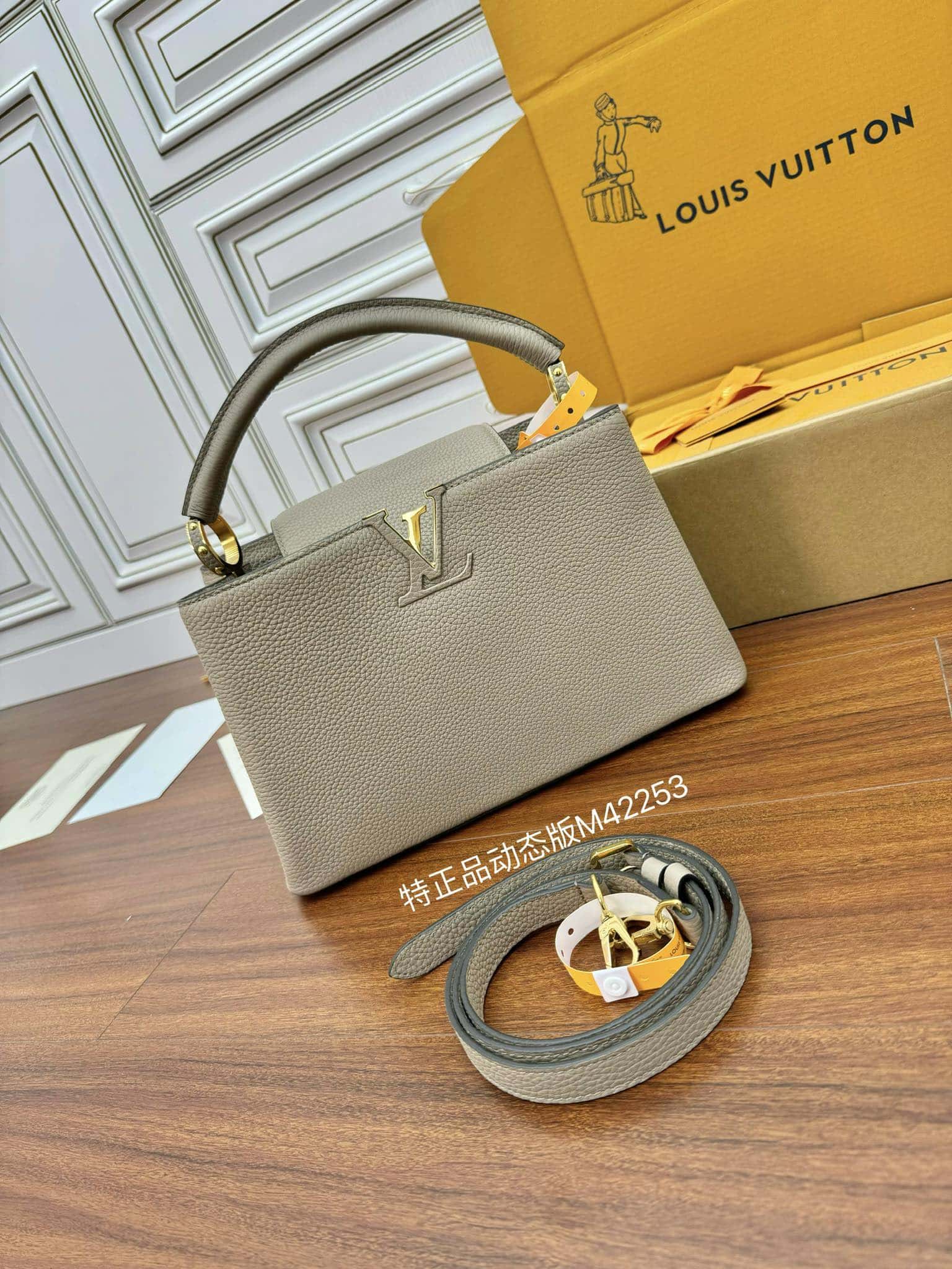 LV M42253特正版 Capucines 中號手袋¥3480.00-頂級1:1精品高仿包包香港台灣批發價格推薦微信哪裡買