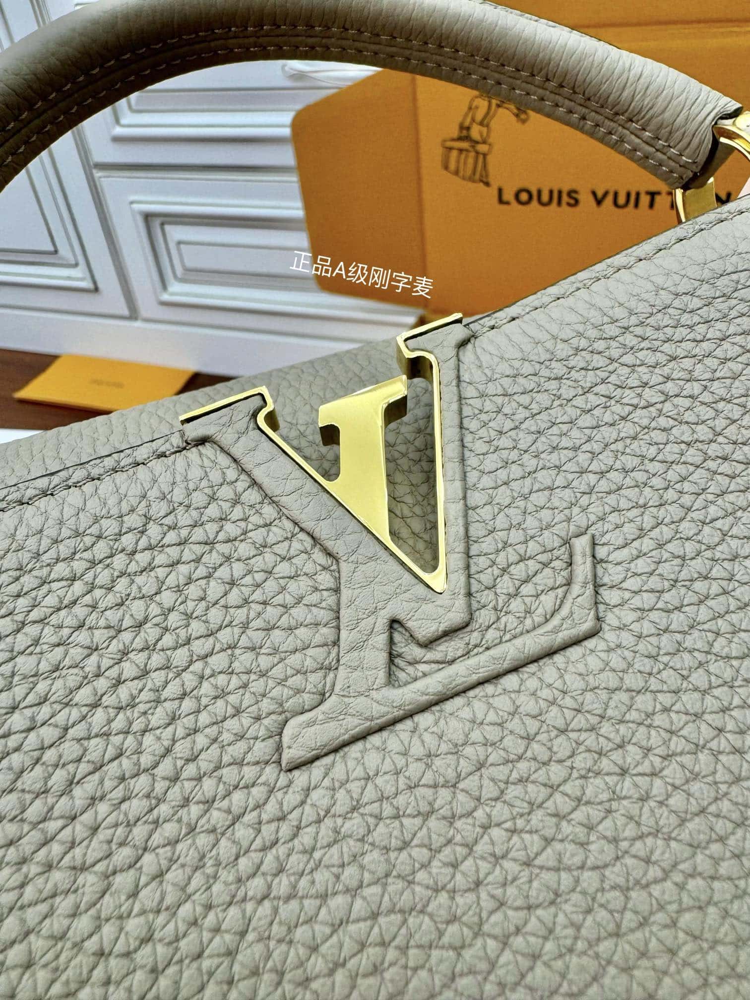 LV M42253特正版 Capucines 中號手袋¥3480.00-頂級1:1精品高仿包包香港台灣批發價格推薦微信哪裡買
