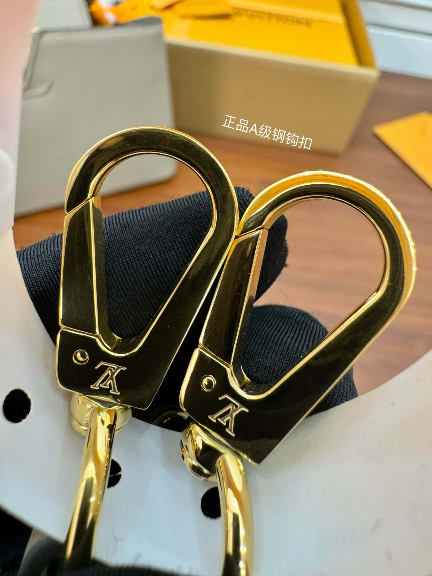 LV M42253特正版 Capucines 中號手袋¥3480.00-頂級1:1精品高仿包包香港台灣批發價格推薦微信哪裡買