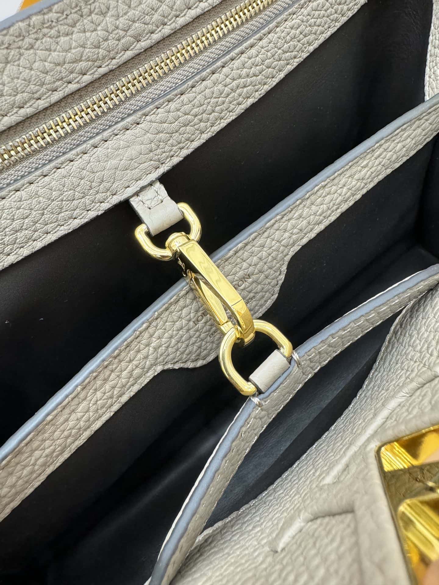 LV M42253特正版 Capucines 中號手袋¥3480.00-頂級1:1精品高仿包包香港台灣批發價格推薦微信哪裡買