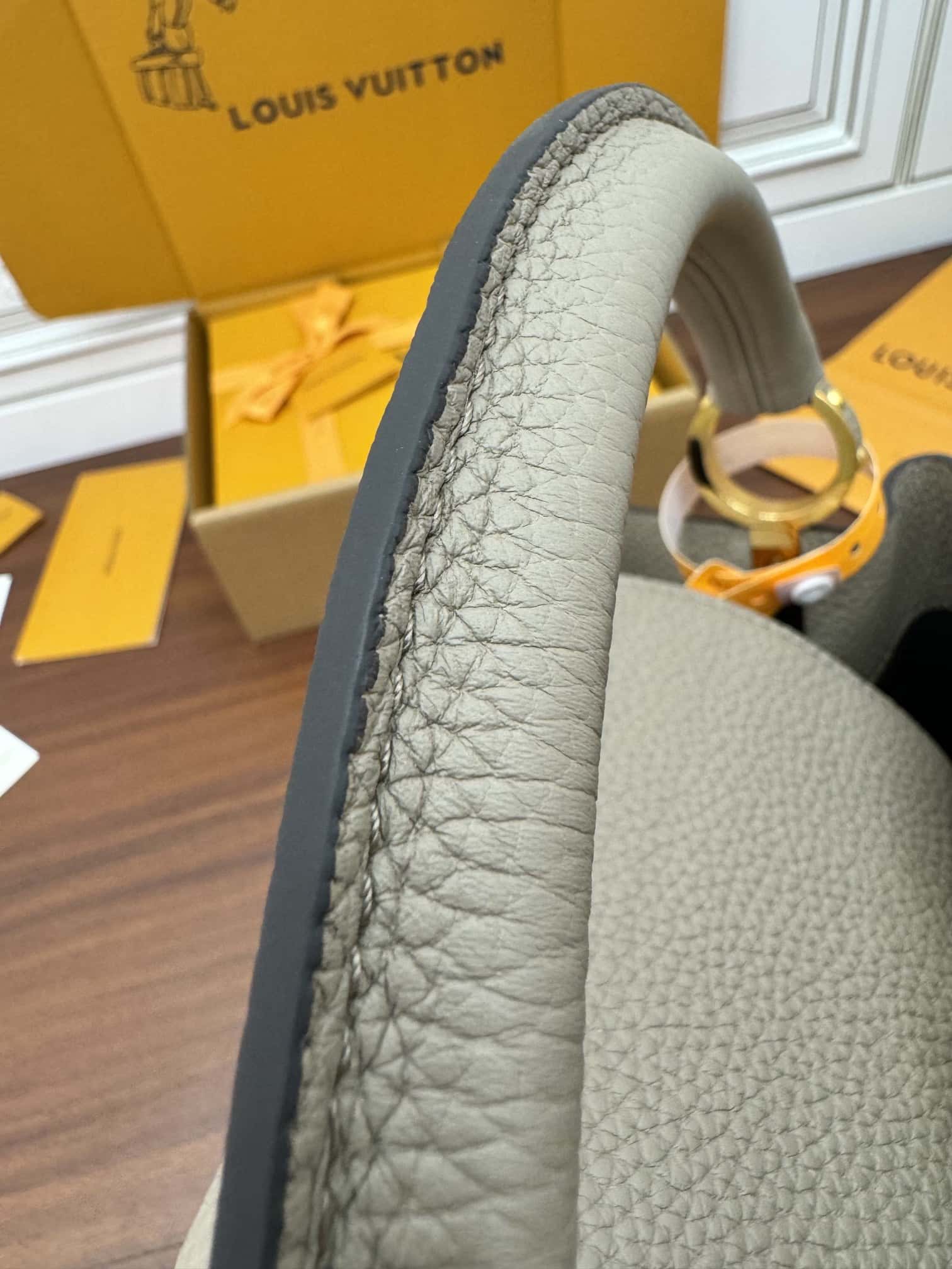 LV M42253特正版 Capucines 中號手袋¥3480.00-頂級1:1精品高仿包包香港台灣批發價格推薦微信哪裡買