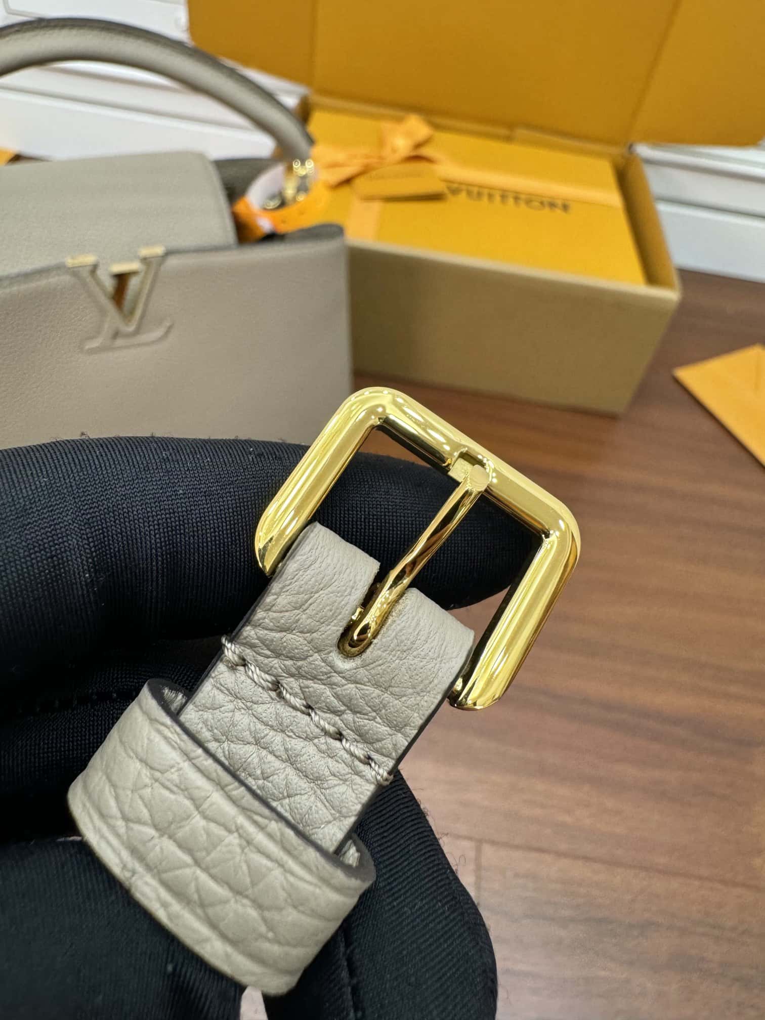 LV M42253特正版 Capucines 中號手袋¥3480.00-頂級1:1精品高仿包包香港台灣批發價格推薦微信哪裡買