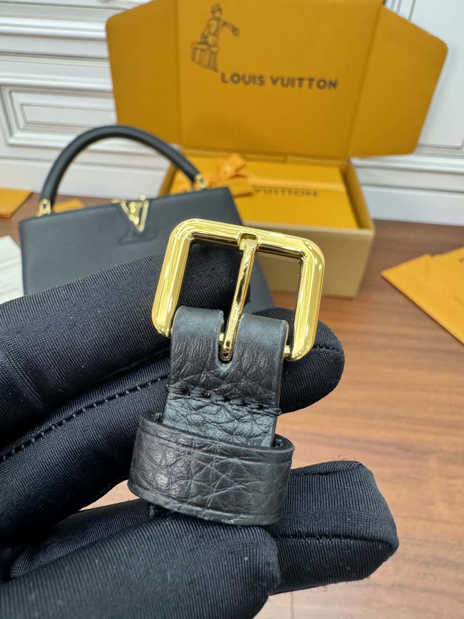 LV M42259 Capucines 中號手袋尺寸:31.5x20x11CM¥3480.00-頂級1:1精品高仿包包香港台灣批發價格推薦微信哪裡買