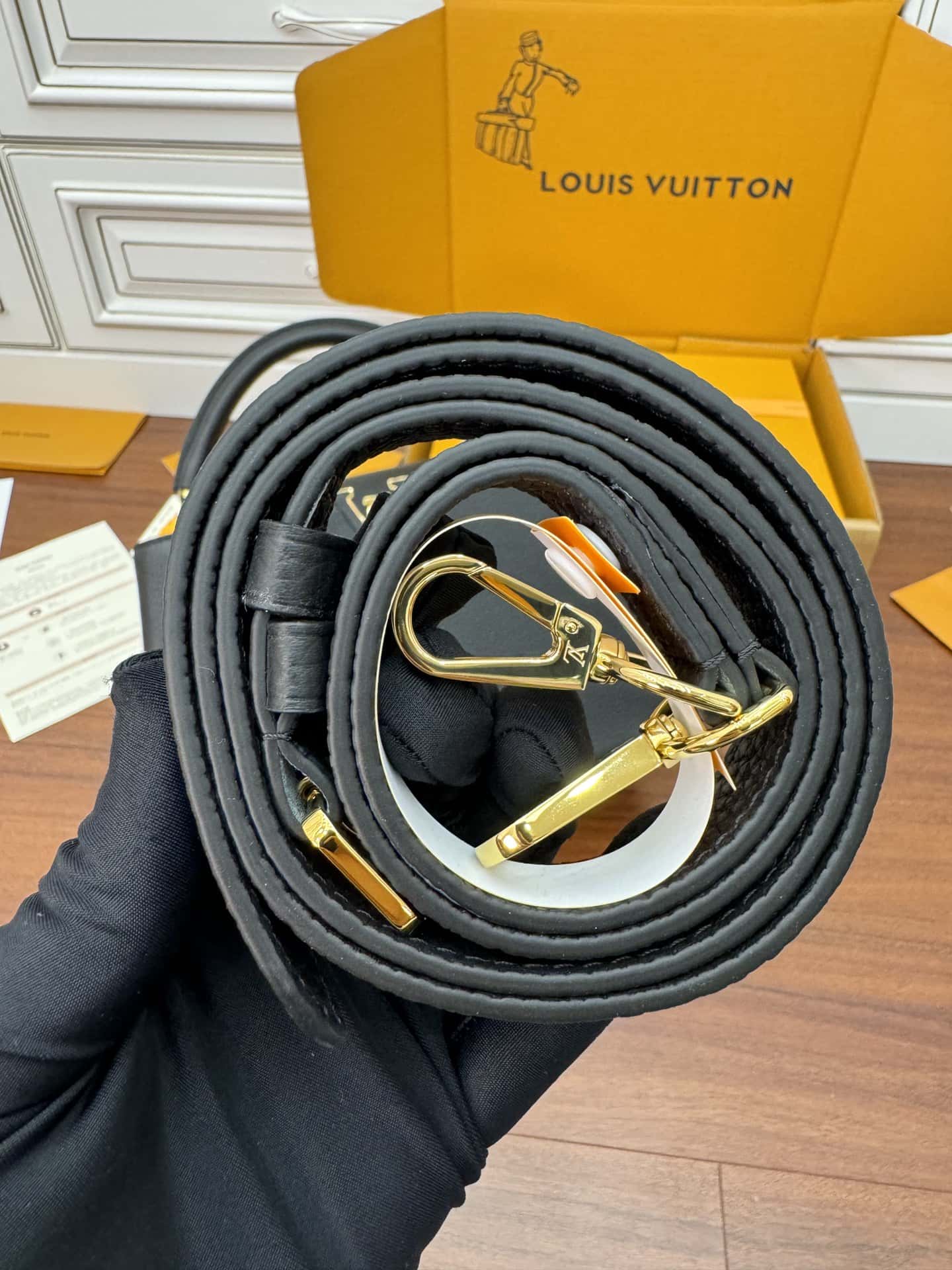 LV M42259 Capucines 中號手袋尺寸:31.5x20x11CM¥3480.00-頂級1:1精品高仿包包香港台灣批發價格推薦微信哪裡買