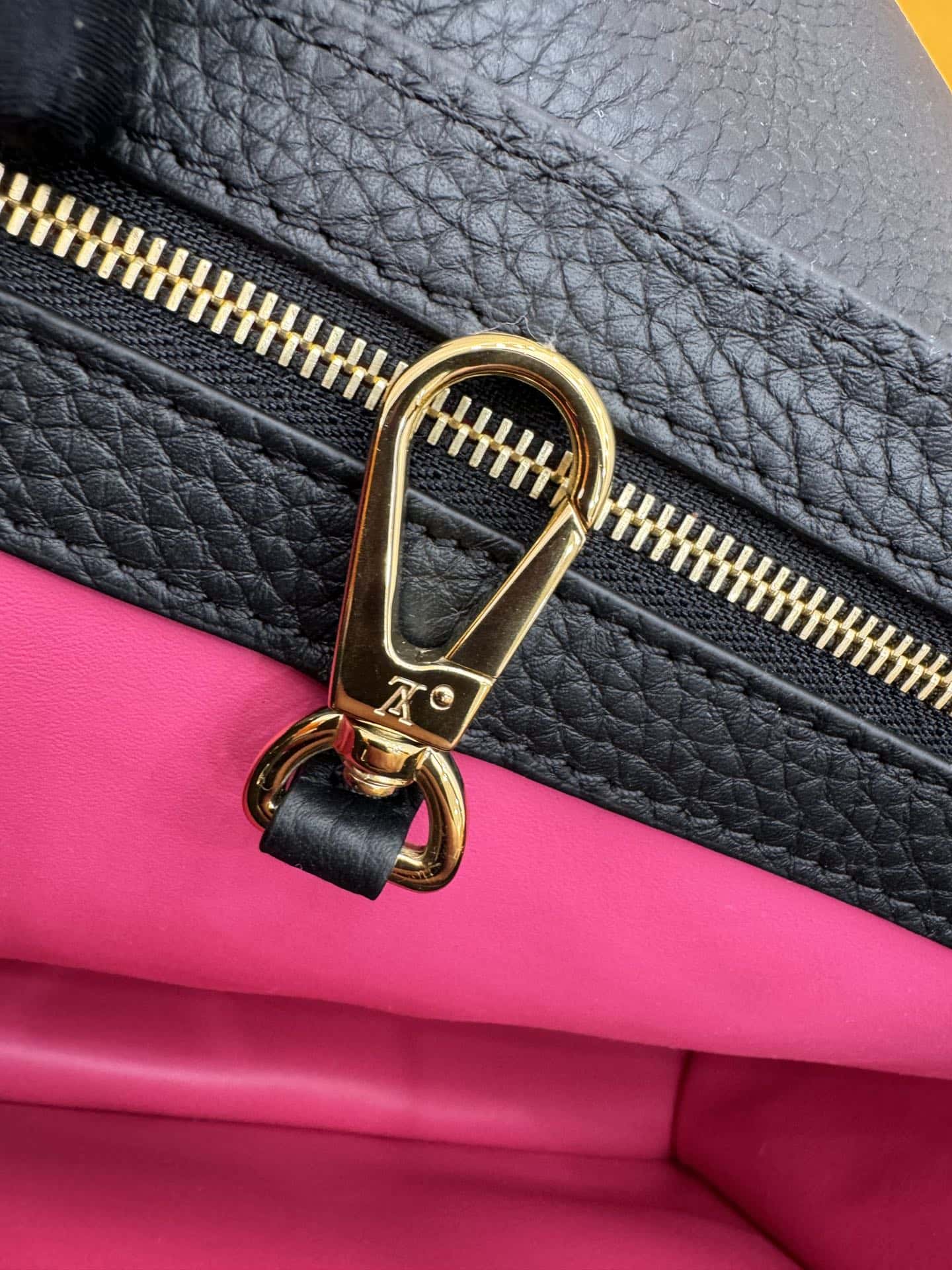 LV M42259 Capucines 中號手袋尺寸:31.5x20x11CM¥3480.00-頂級1:1精品高仿包包香港台灣批發價格推薦微信哪裡買