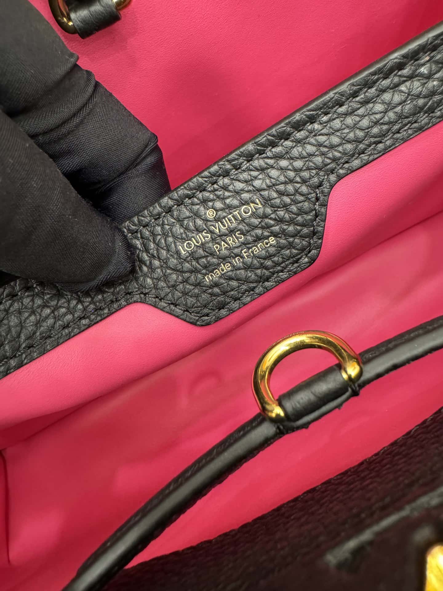 LV M42259 Capucines 中號手袋尺寸:31.5x20x11CM¥3480.00-頂級1:1精品高仿包包香港台灣批發價格推薦微信哪裡買