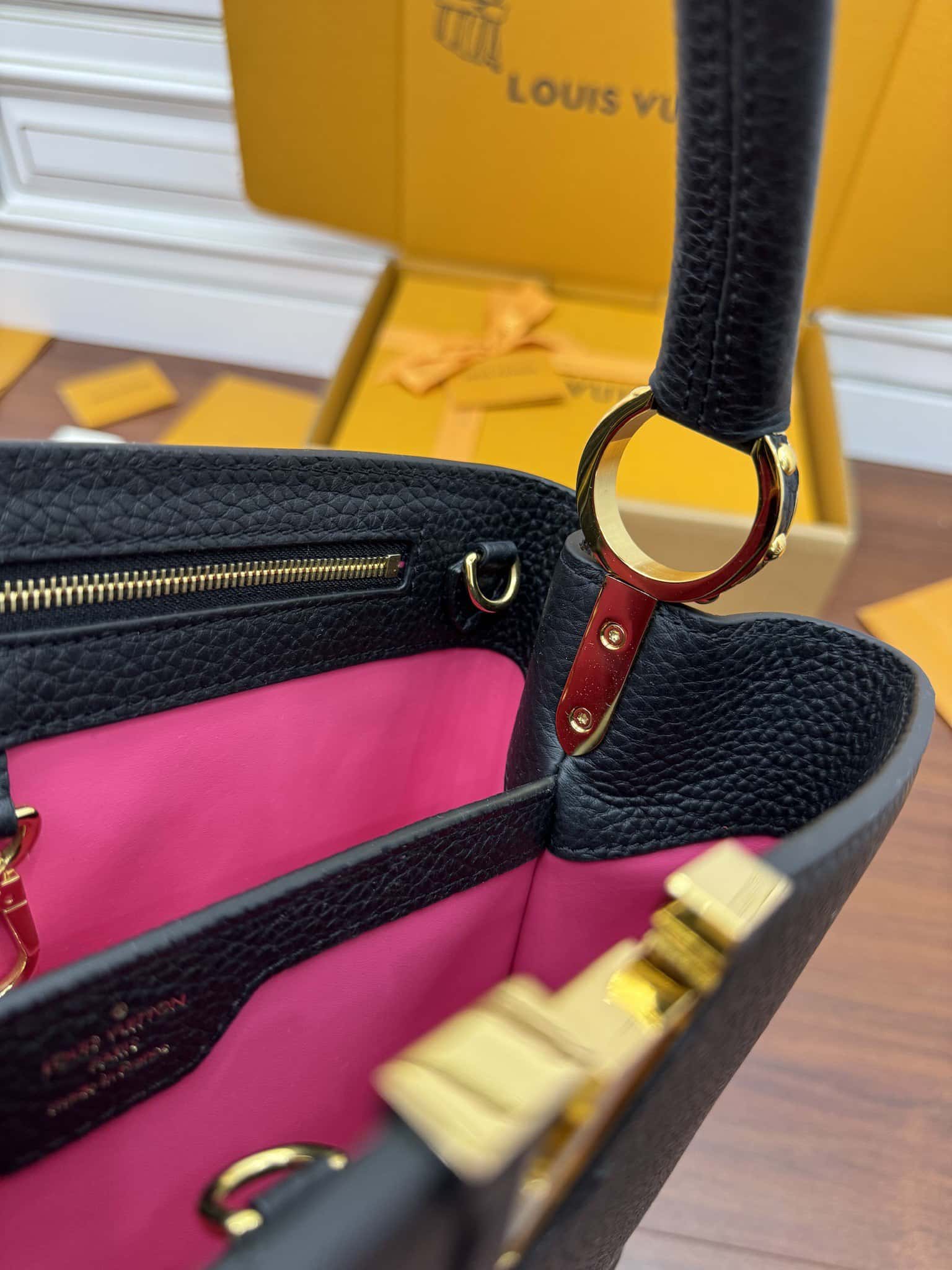 LV M42259 Capucines 中號手袋尺寸:31.5x20x11CM¥3480.00-頂級1:1精品高仿包包香港台灣批發價格推薦微信哪裡買