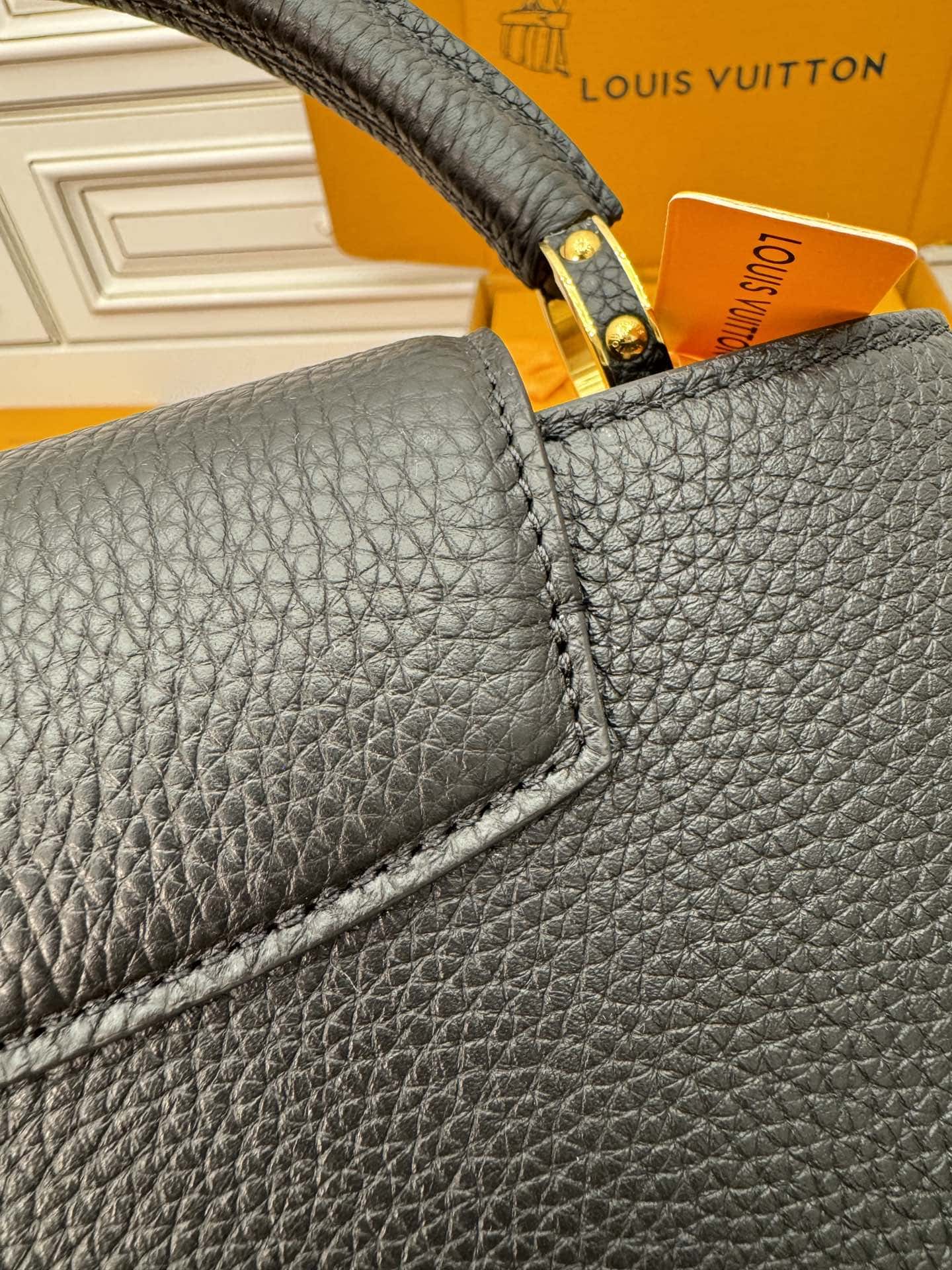 LV M42259 Capucines 中號手袋尺寸:31.5x20x11CM¥3480.00-頂級1:1精品高仿包包香港台灣批發價格推薦微信哪裡買