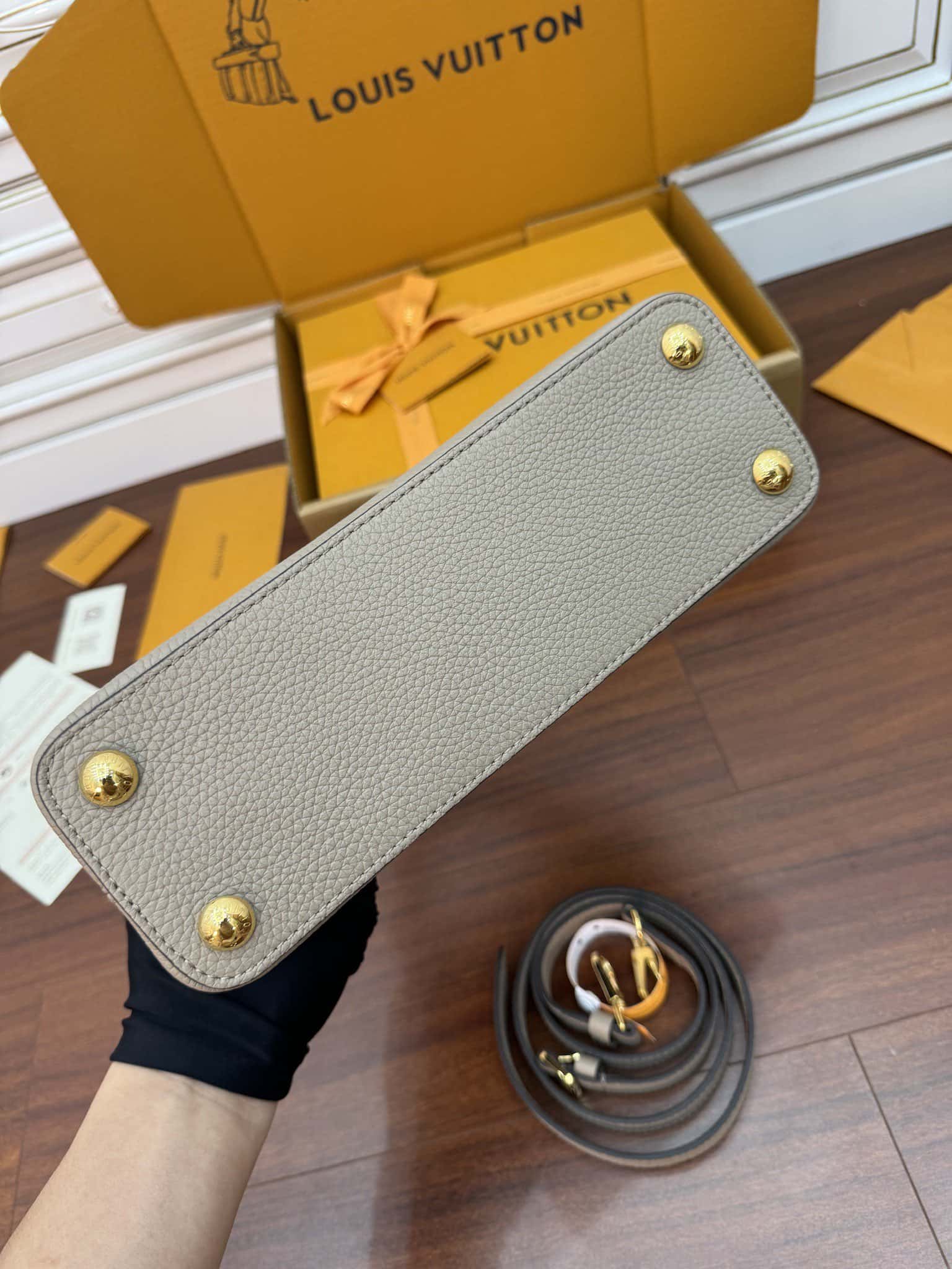 LV M94634 Capucines BB 手袋專櫃同步¥3480.00-頂級1:1精品高仿包包香港台灣批發價格推薦微信哪裡買