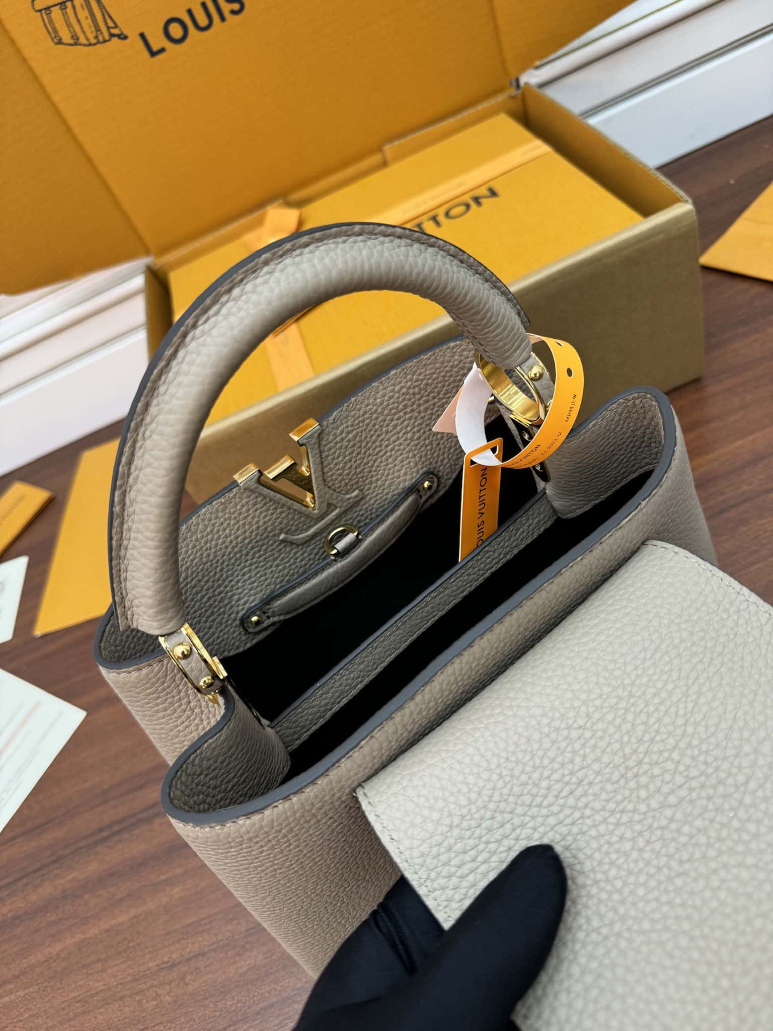 LV M94634 Capucines BB 手袋專櫃同步¥3480.00-頂級1:1精品高仿包包香港台灣批發價格推薦微信哪裡買