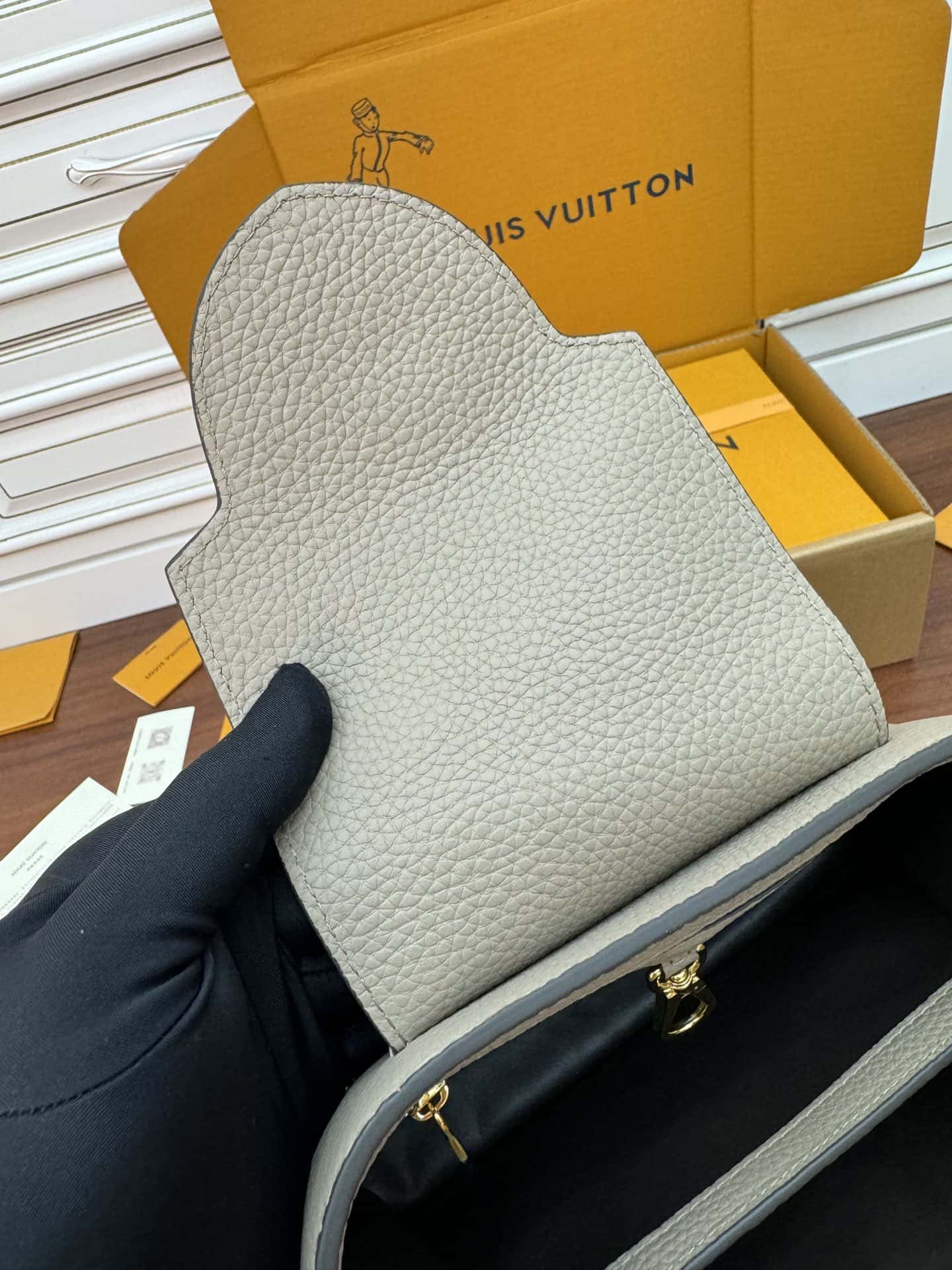LV M94634 Capucines BB 手袋專櫃同步¥3480.00-頂級1:1精品高仿包包香港台灣批發價格推薦微信哪裡買