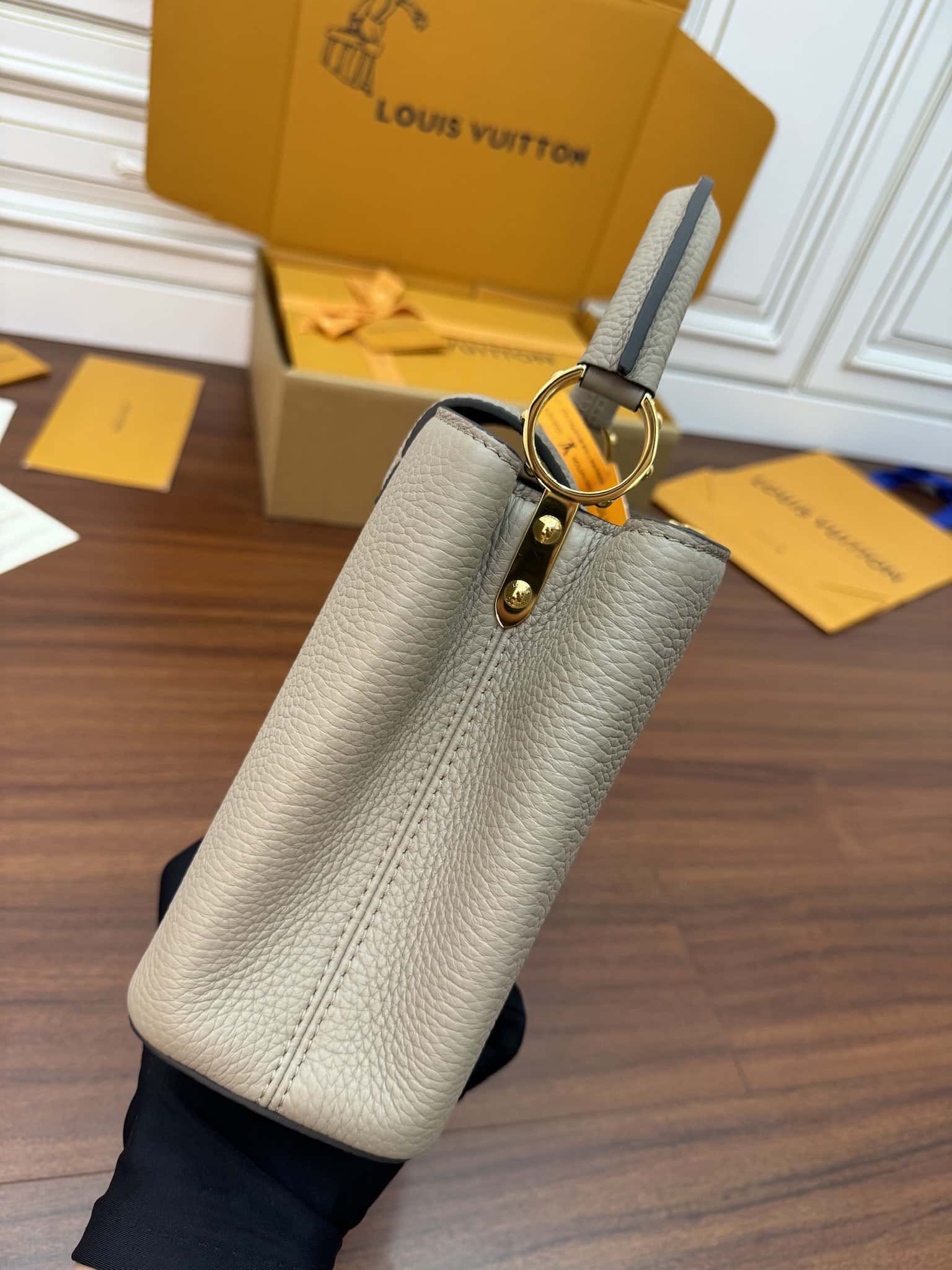 LV M94634 Capucines BB 手袋專櫃同步¥3480.00-頂級1:1精品高仿包包香港台灣批發價格推薦微信哪裡買