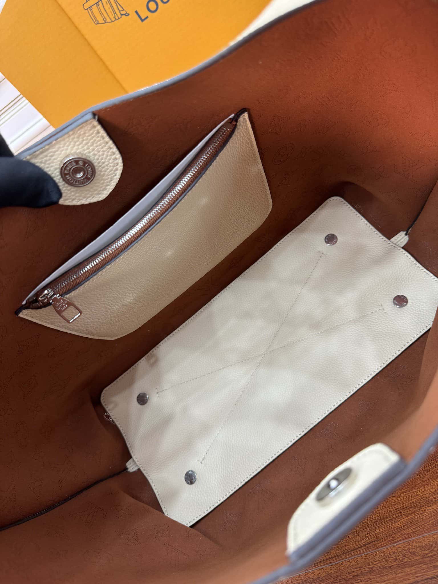 LV M53188特正版 Carmel正品代工廠意大利A級皮料¥3480.00-頂級1:1精品高仿包包香港台灣批發價格推薦微信哪裡買