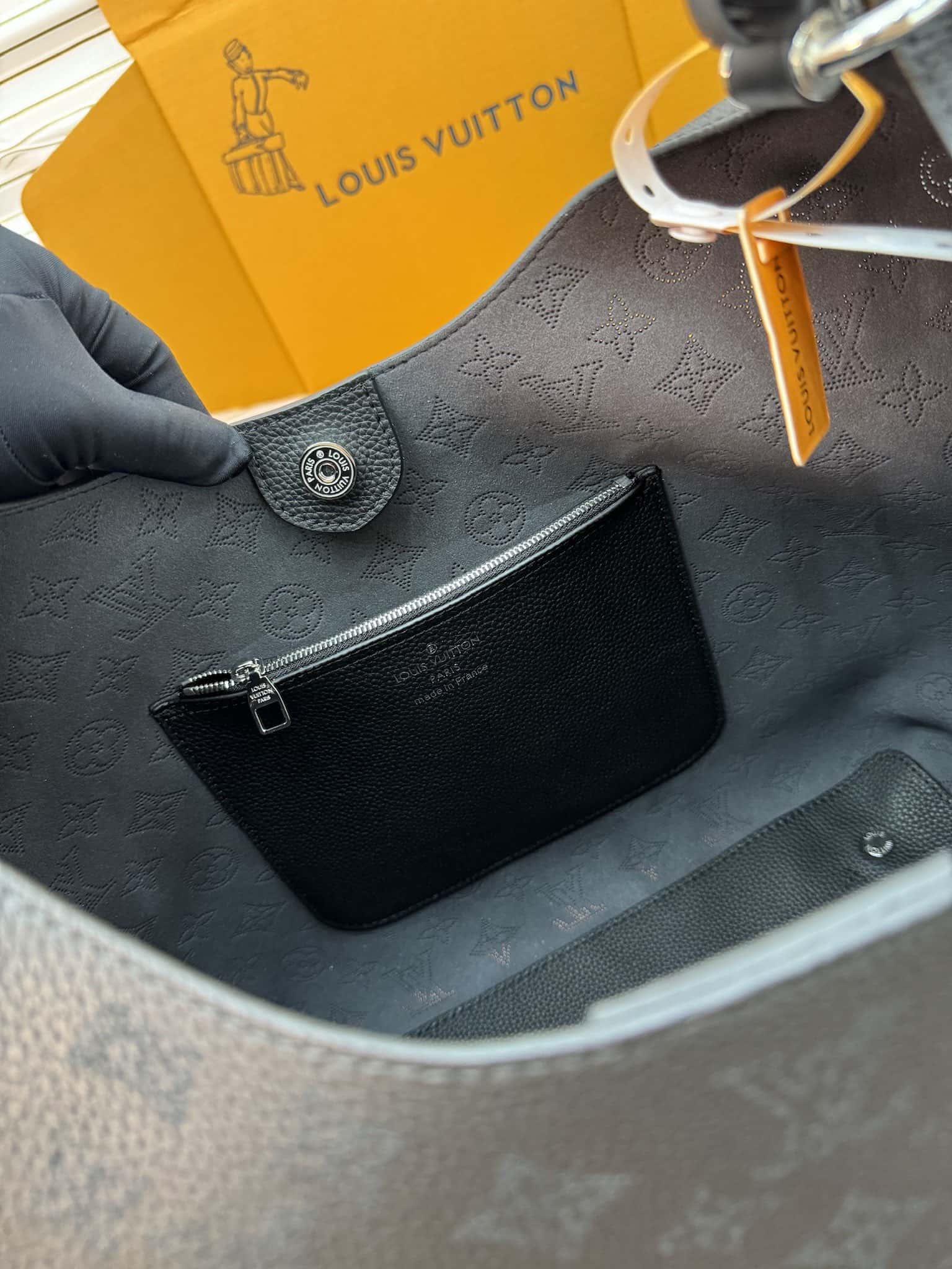 LV頂級原單正品級 M52950特正版 Carmel尺寸:35x40x17CM¥3,280.00-頂級1:1精品高仿包包香港台灣批發價格推薦微信哪裡買