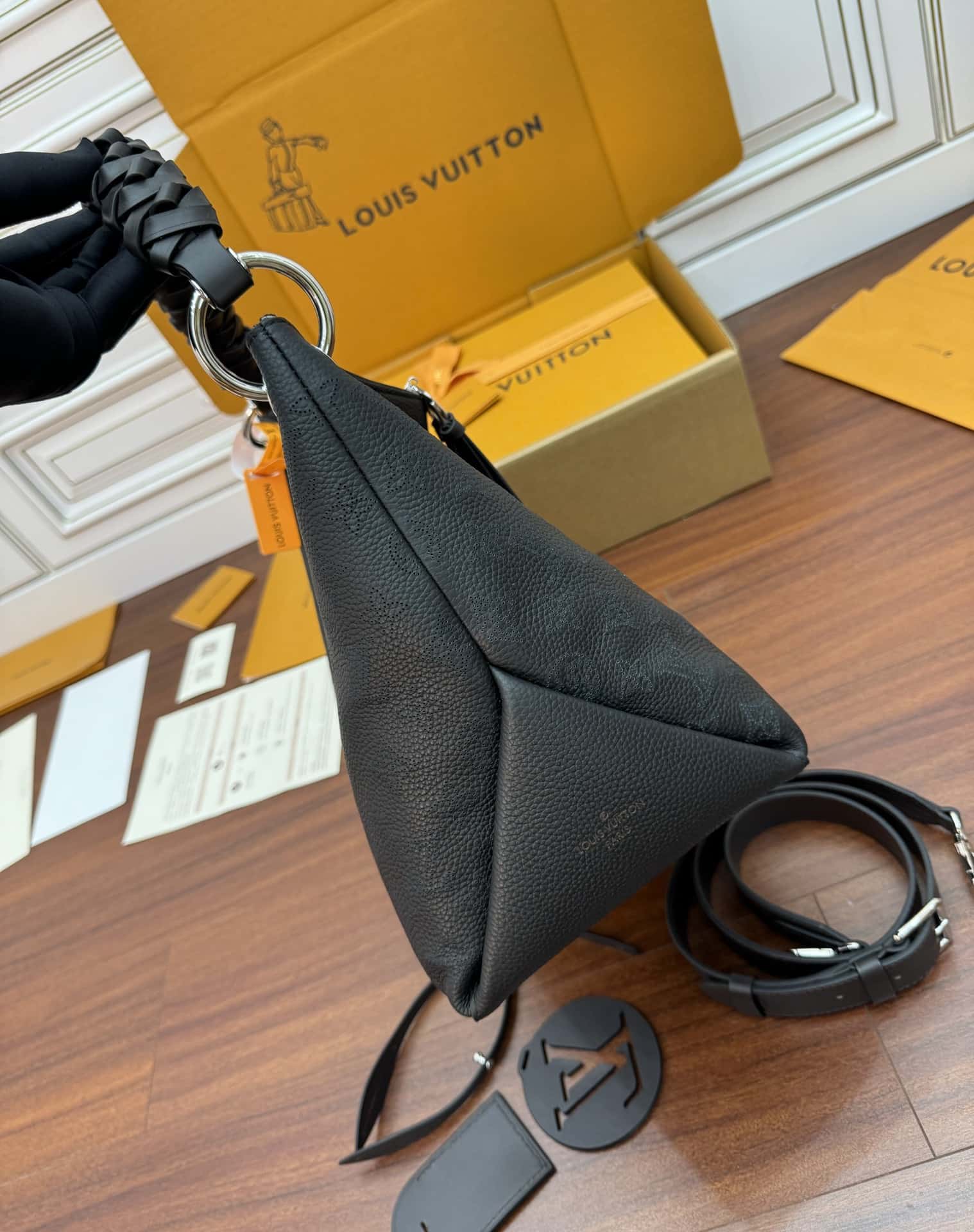 LV M56073 BEAUBOURG HOBO 中號手袋¥3,180.00-頂級1:1精品高仿包包香港台灣批發價格推薦微信哪裡買