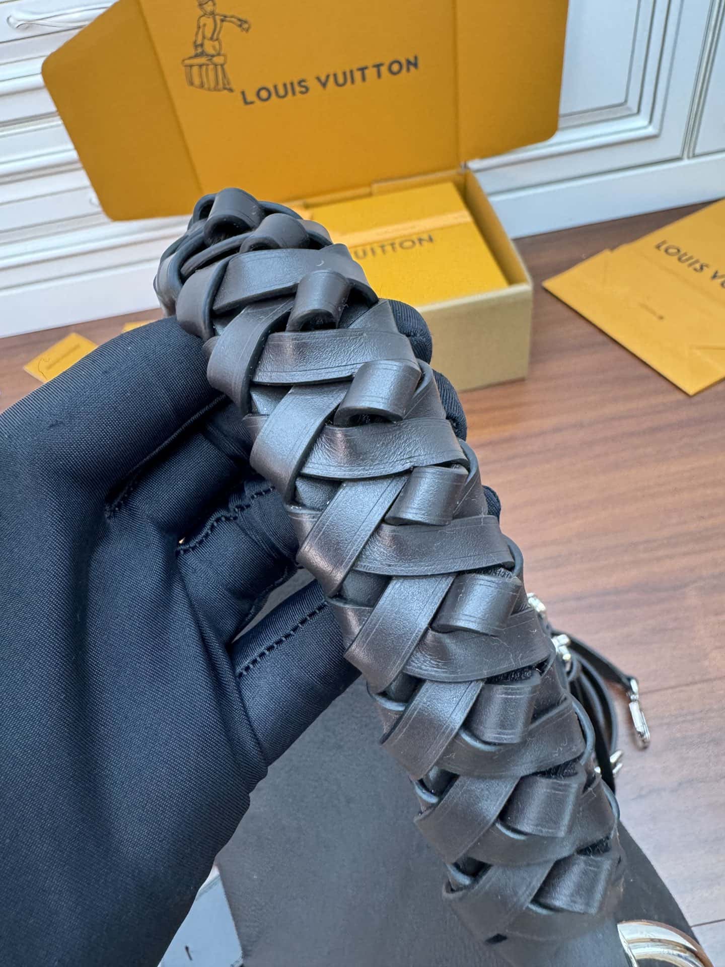 LV M56073 BEAUBOURG HOBO 中號手袋¥3,180.00-頂級1:1精品高仿包包香港台灣批發價格推薦微信哪裡買