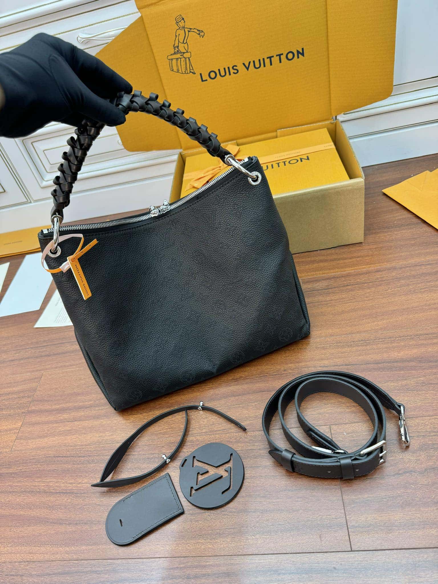 LV M56073 BEAUBOURG HOBO 中號手袋¥3,180.00-頂級1:1精品高仿包包香港台灣批發價格推薦微信哪裡買