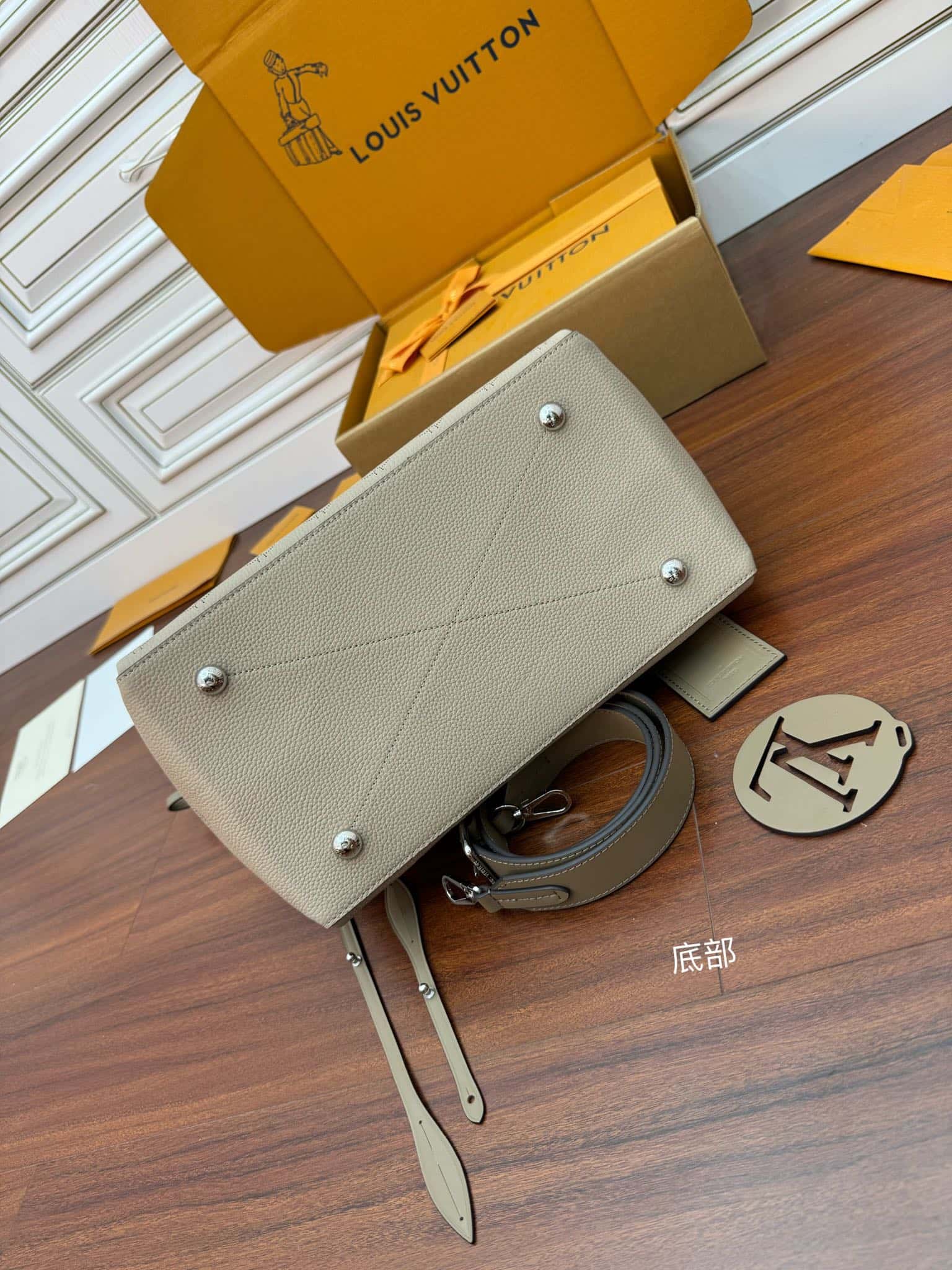 LV 正品級原單M56084 BEAUBOURG HOBO 中號手袋¥3,180.00-頂級1:1精品高仿包包香港台灣批發價格推薦微信哪裡買