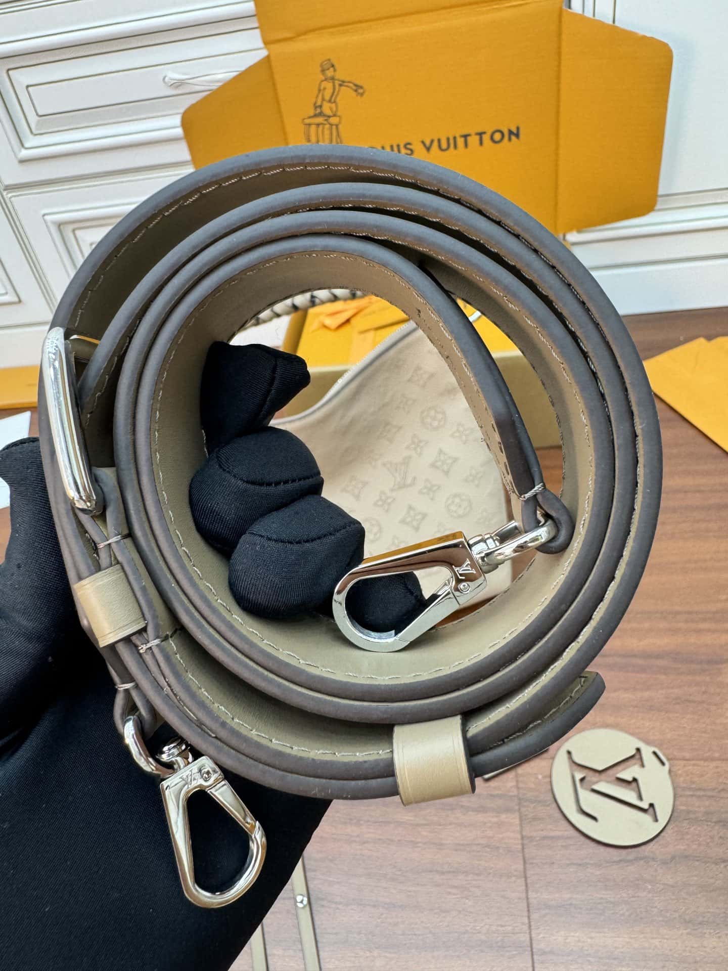 LV 正品級原單M56084 BEAUBOURG HOBO 中號手袋¥3,180.00-頂級1:1精品高仿包包香港台灣批發價格推薦微信哪裡買