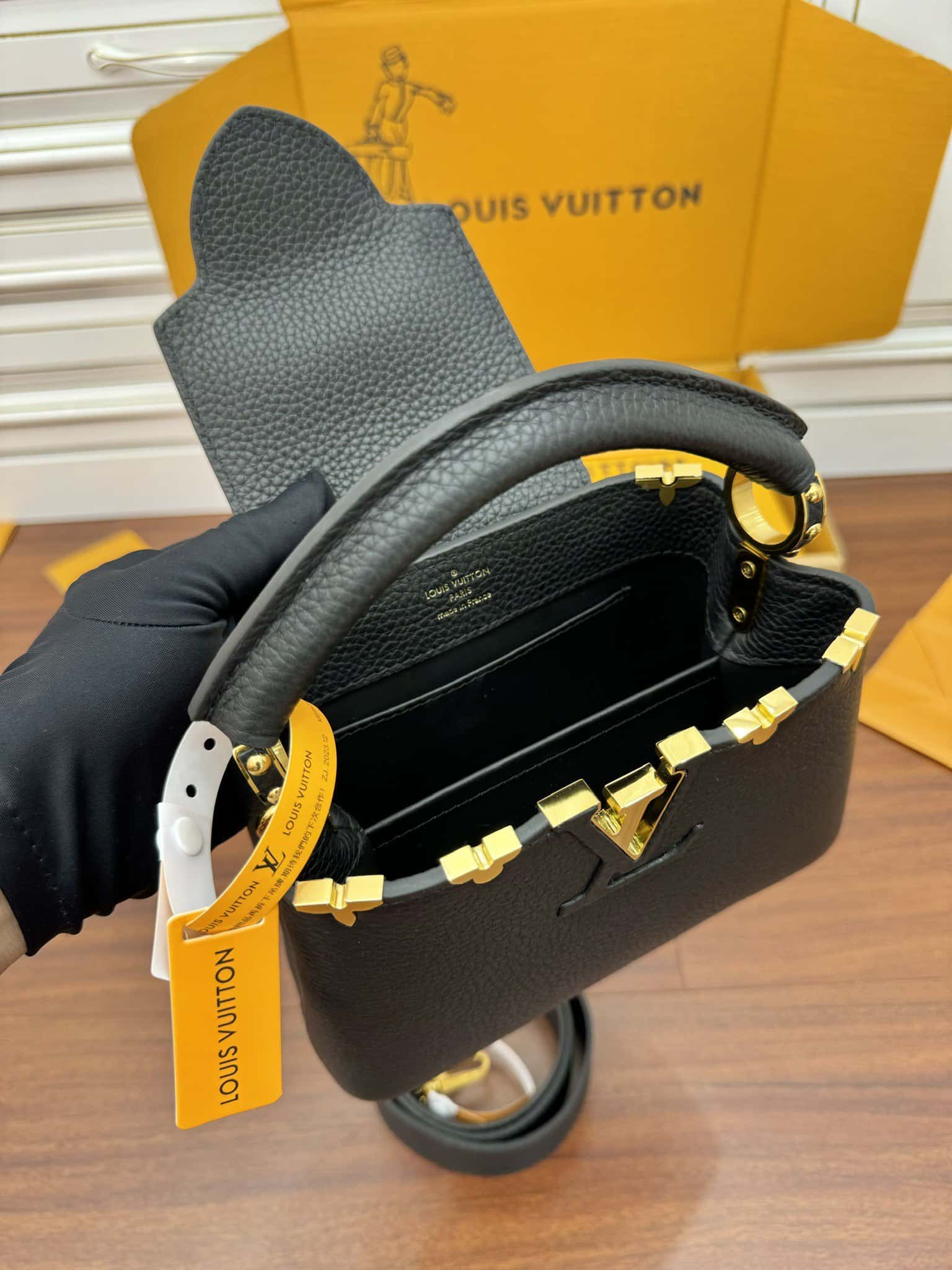 LV頂級高仿正品級 M56669 Capucines 迷你手袋¥3,180.00-頂級1:1精品高仿包包香港台灣批發價格推薦微信哪裡買